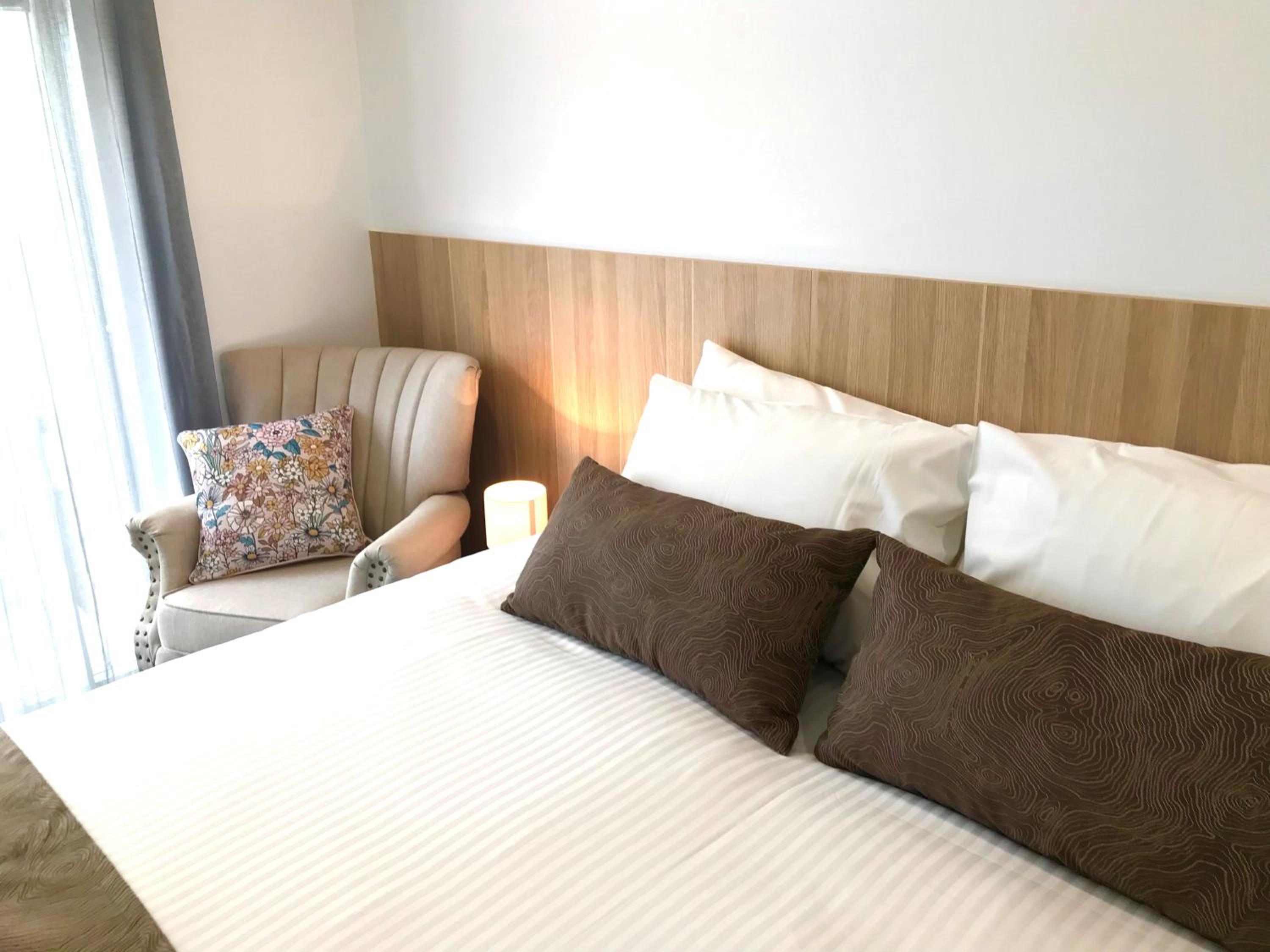Deluxe King Room - Non Pet Friendly - Photo 3