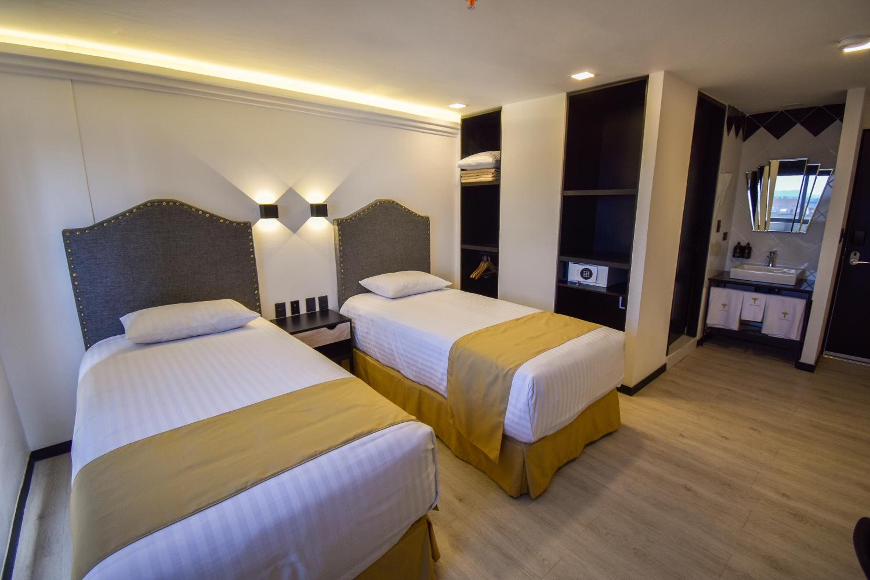 Twin Room with City View photo 1