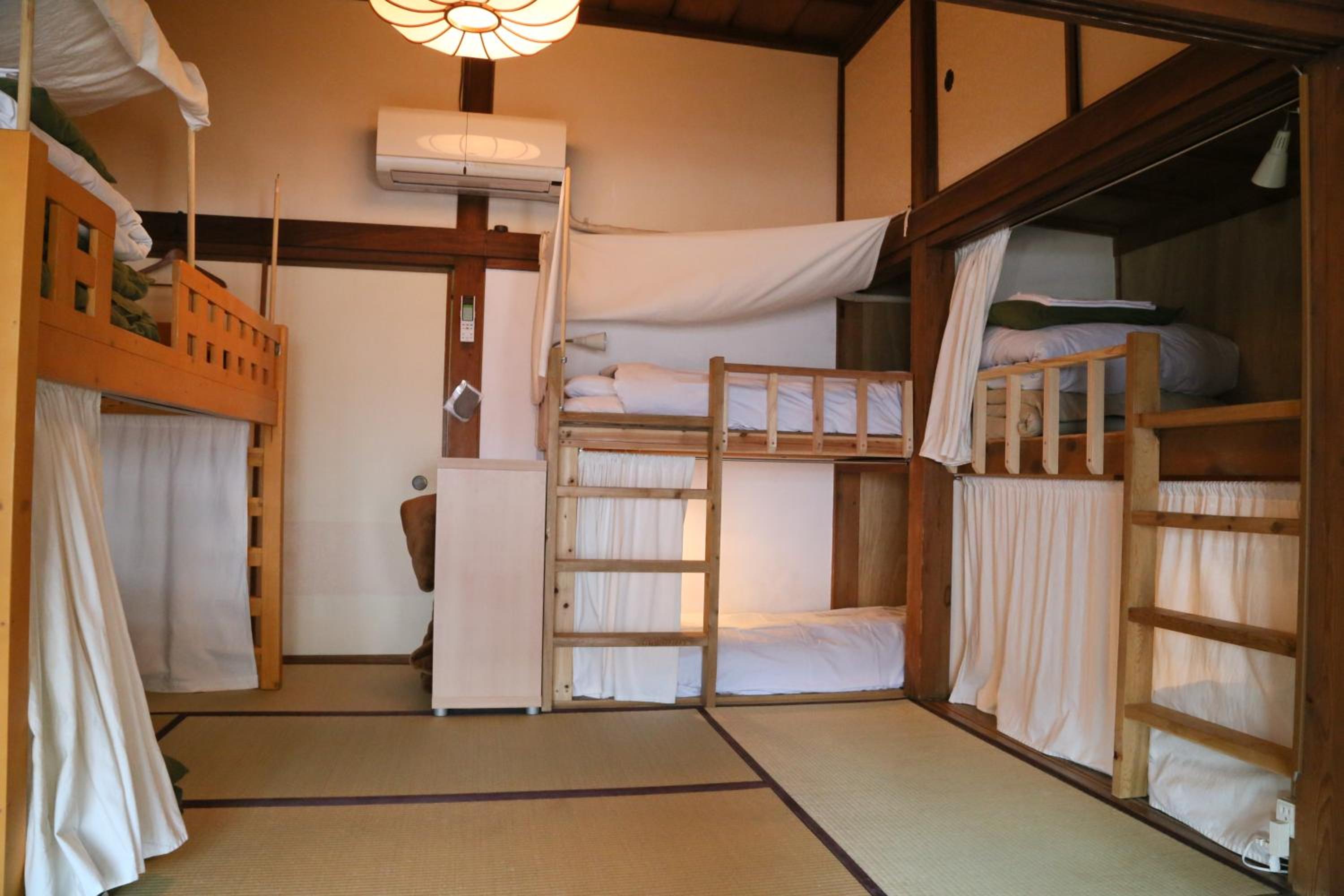 Bed in Mixed Dormitory Room photo 3