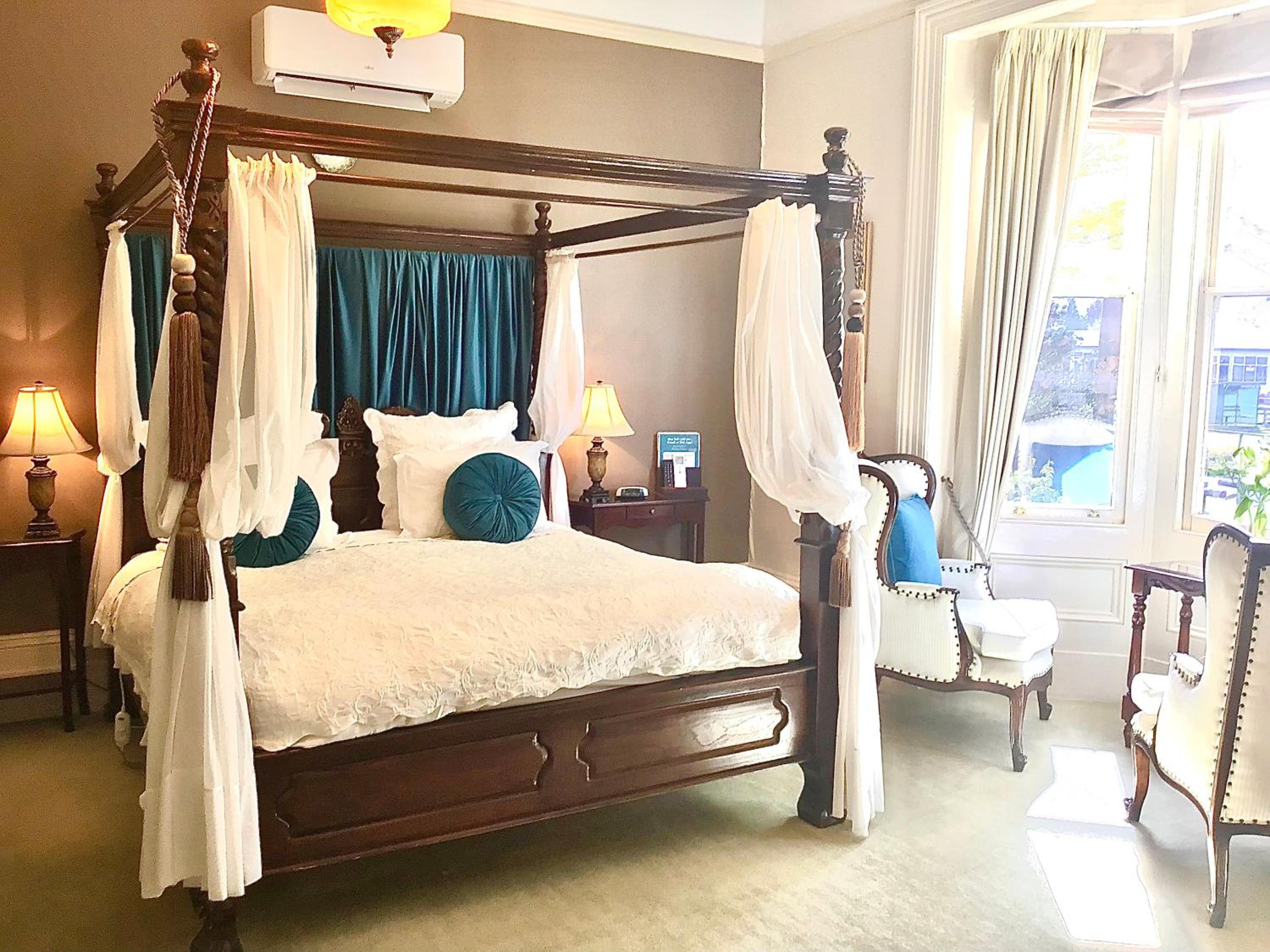 Adelaide King Room