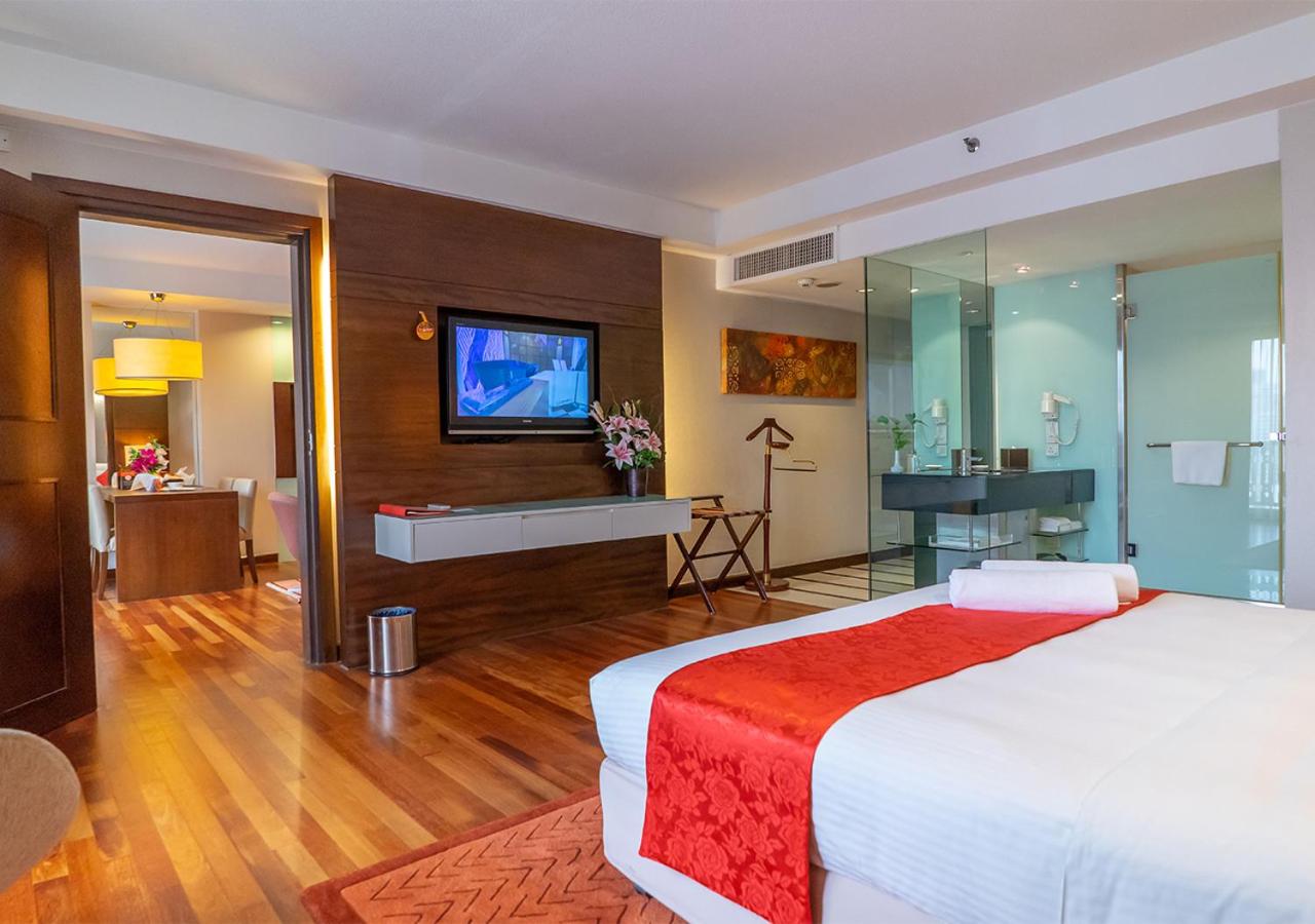 Executive King Suite with Lounge Access photo 2