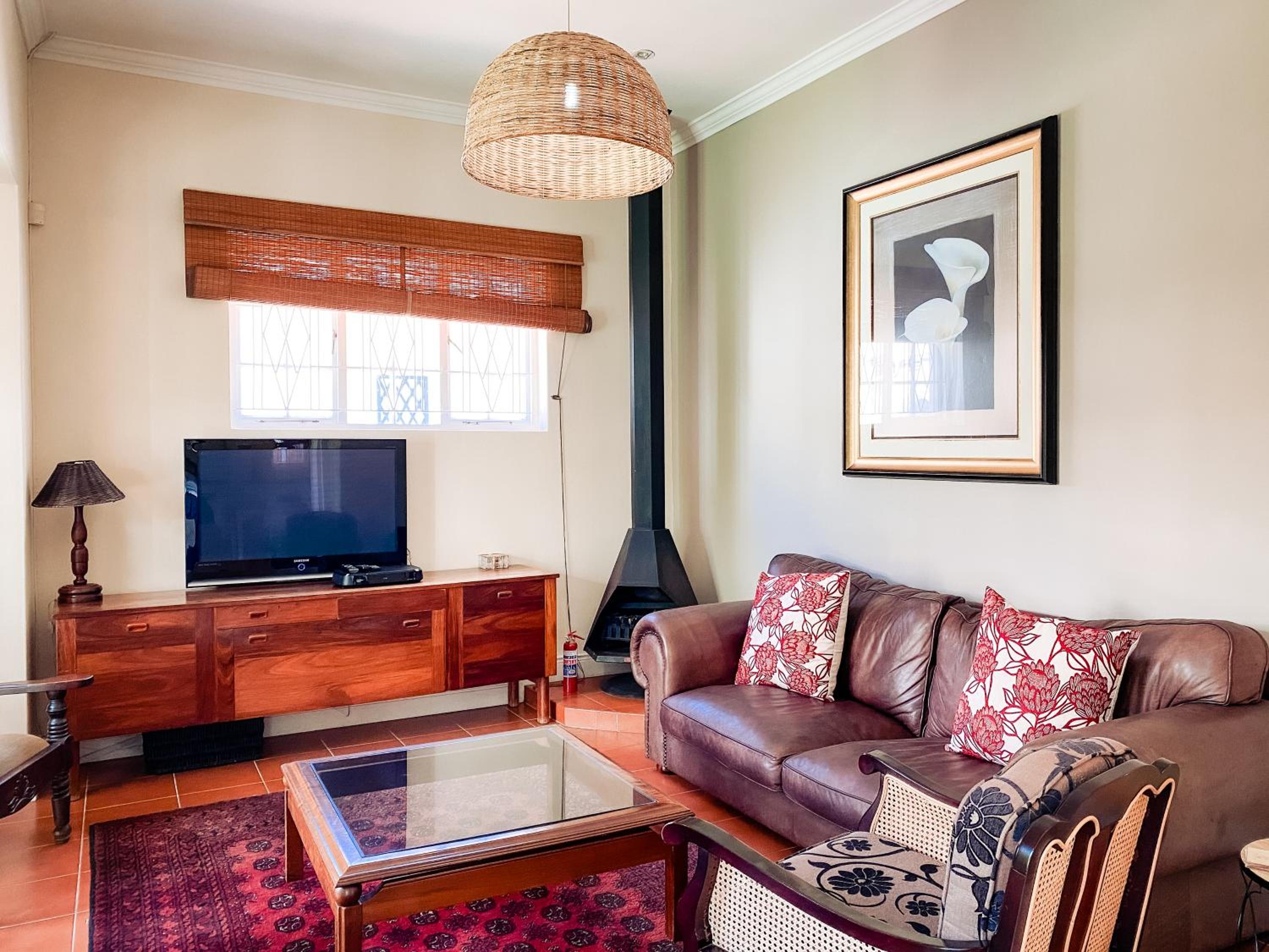 Three Bedroom Apartment with Pool View 