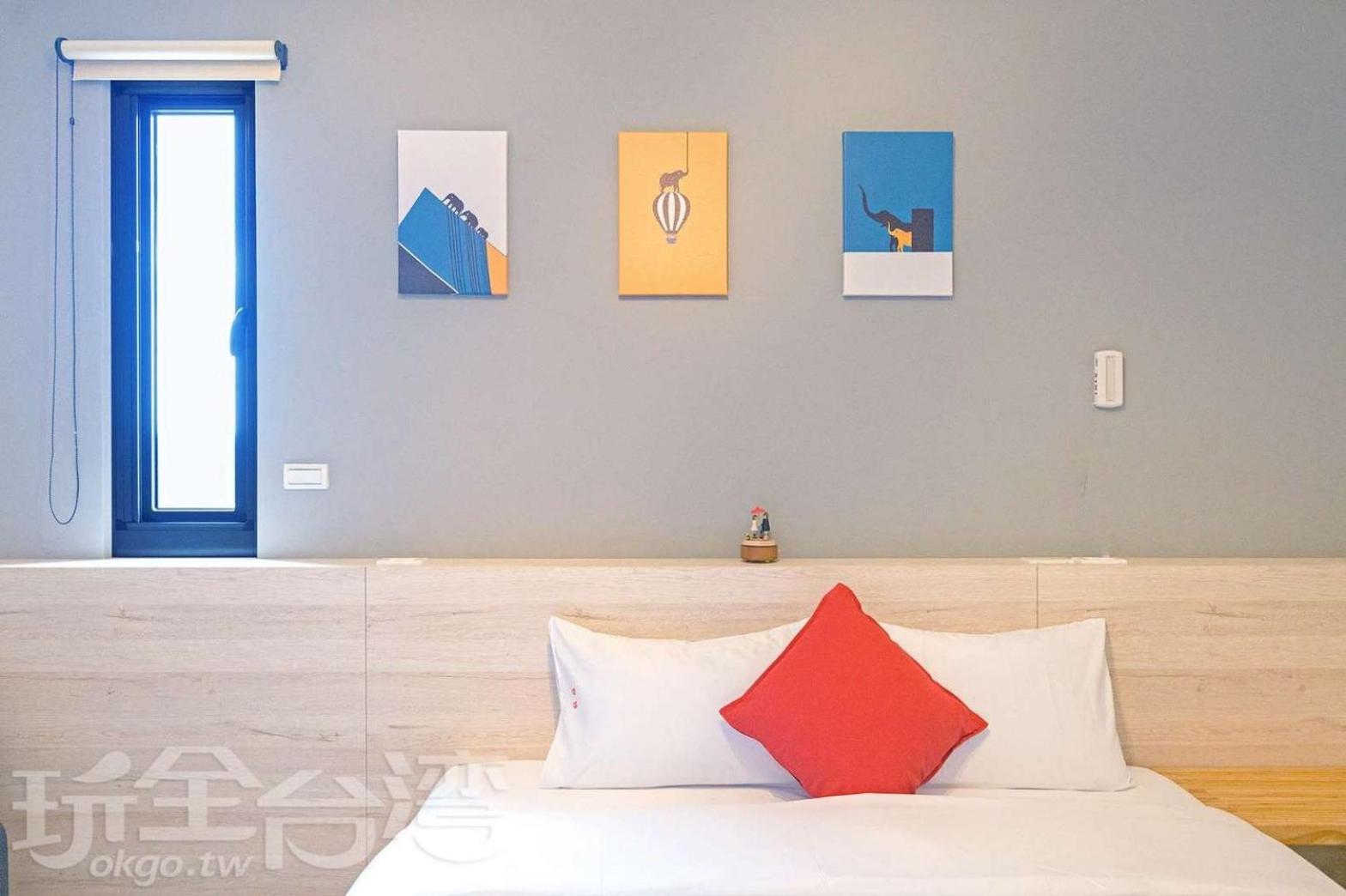 Queen Room photo 2