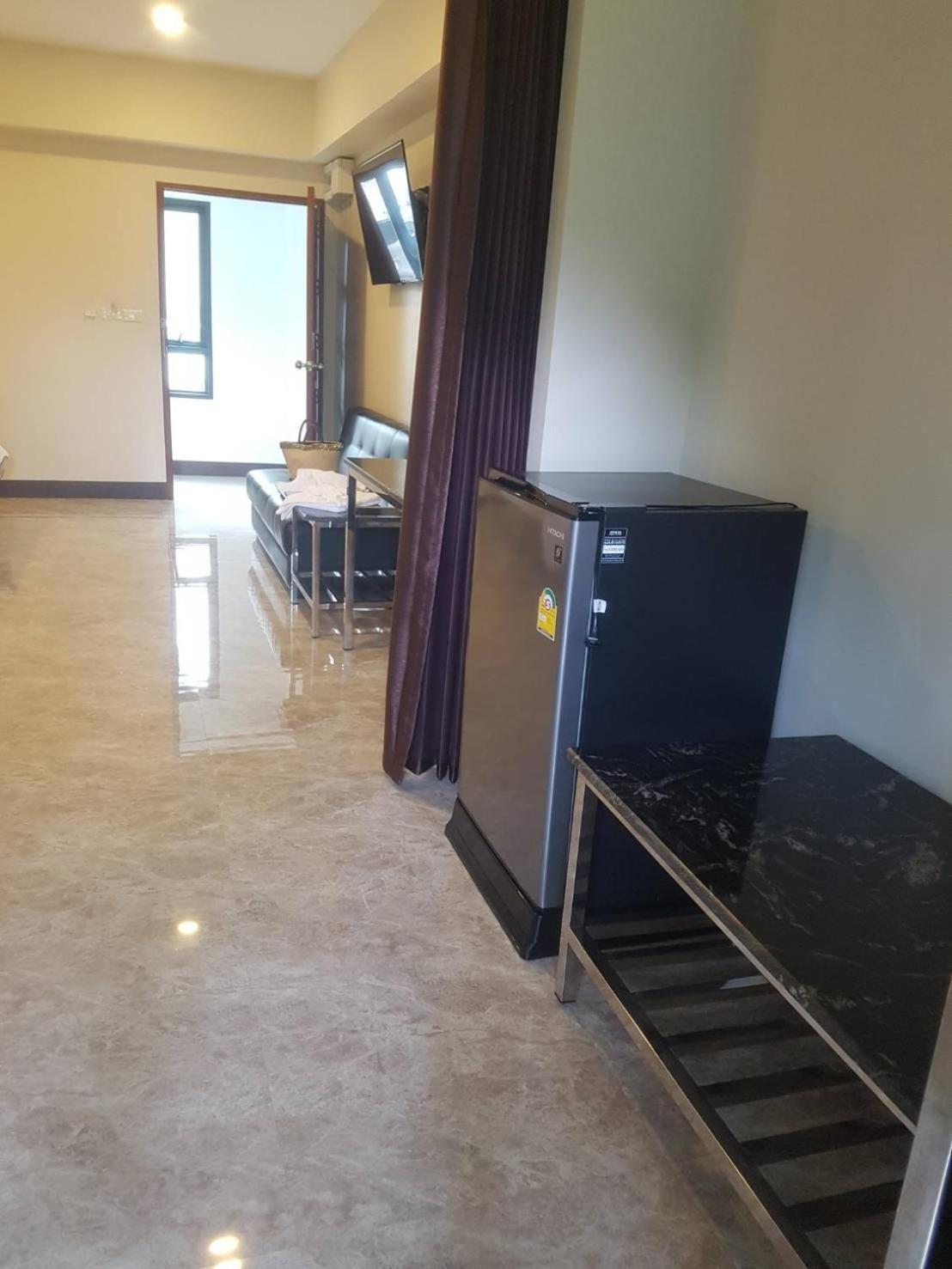Apartment with Balcony - Photo 3
