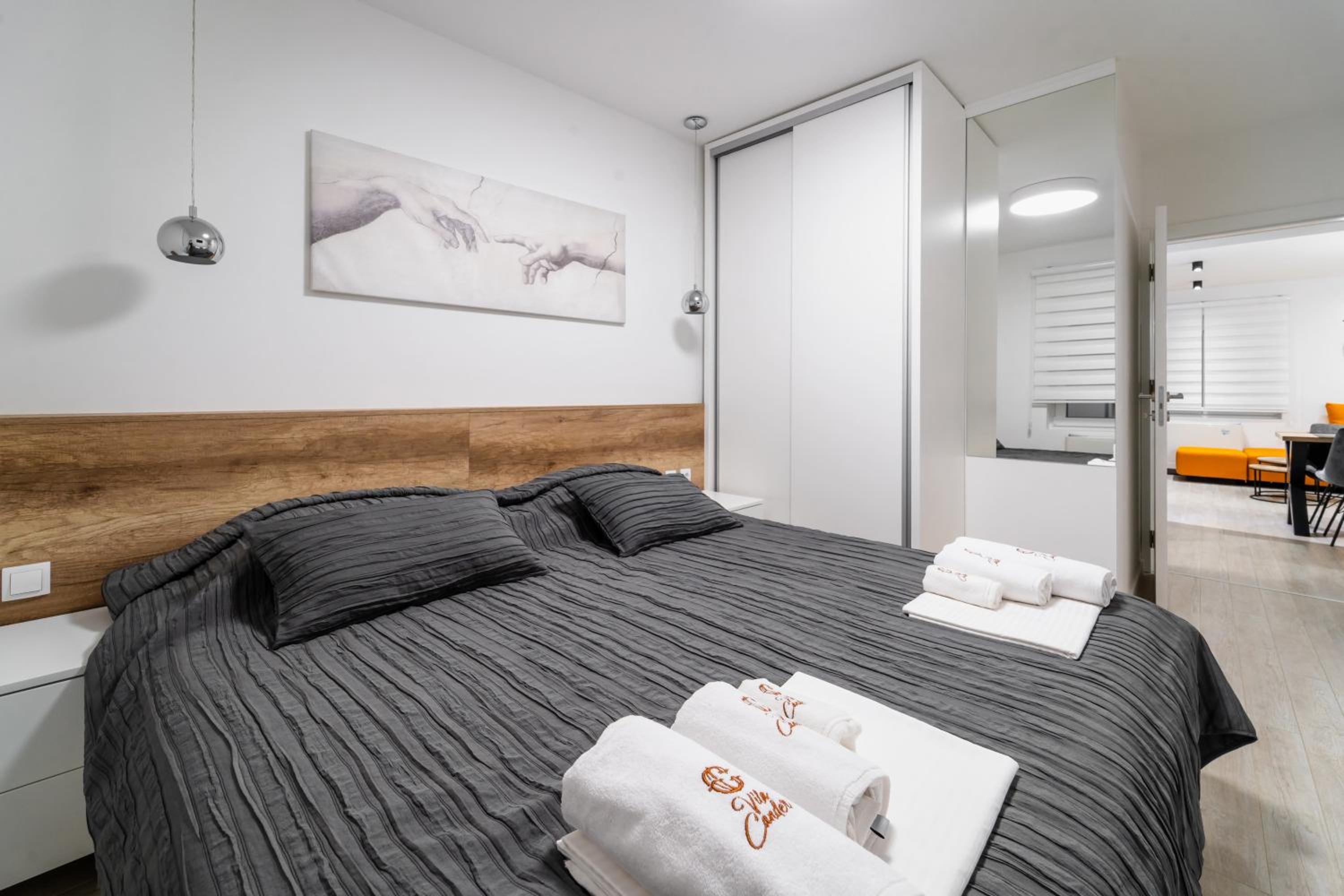 One-Bedroom Apartment photo 1