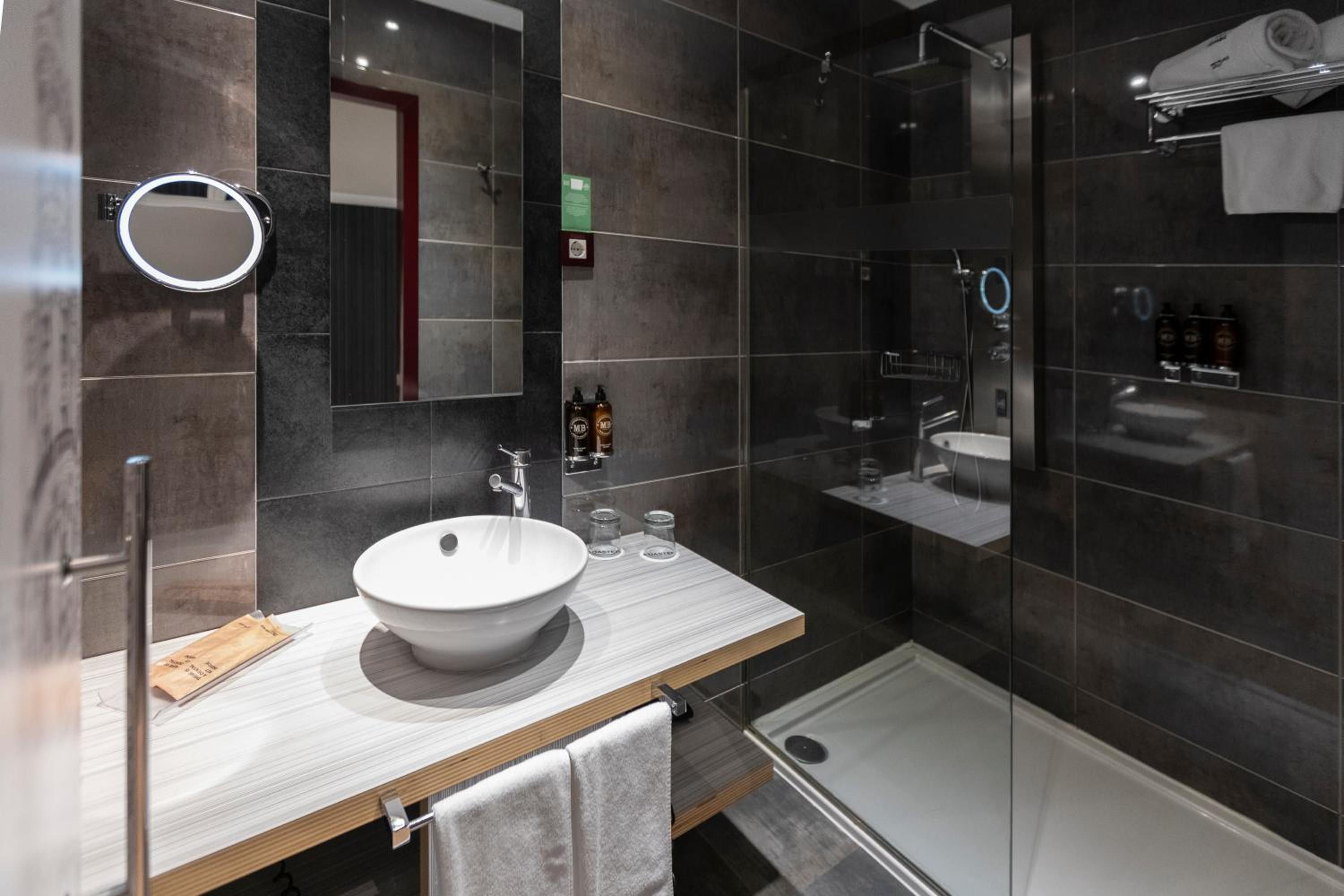 Double or Twin Room (1-2 Adults) - Photo 7