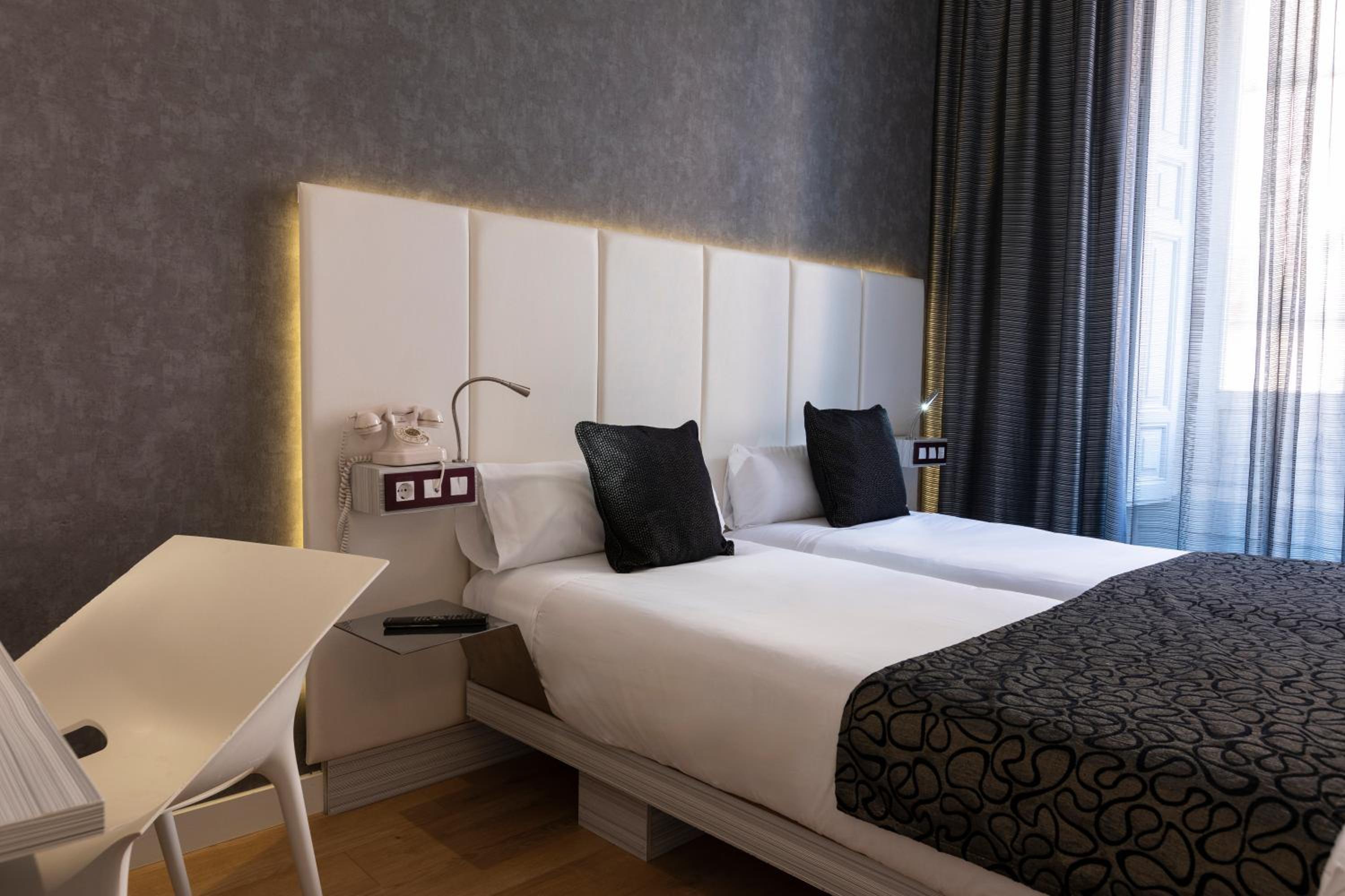 Double or Twin Room (1-2 Adults) - Photo 9