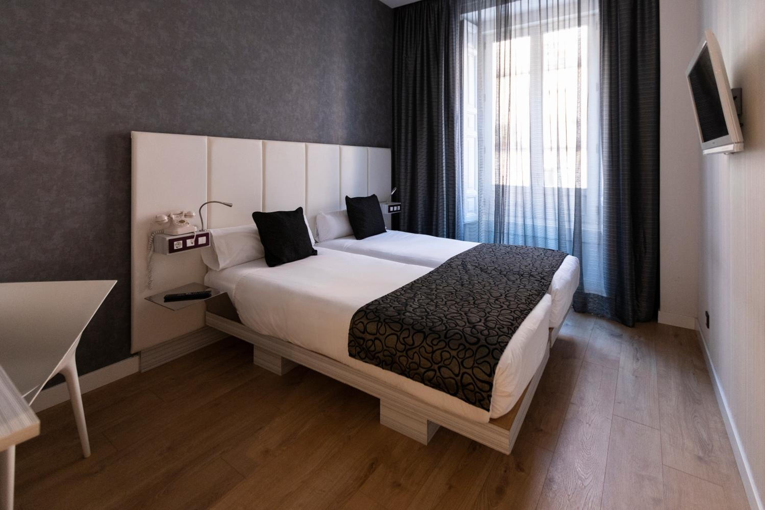 Double or Twin Room (1-2 Adults) - Photo 10