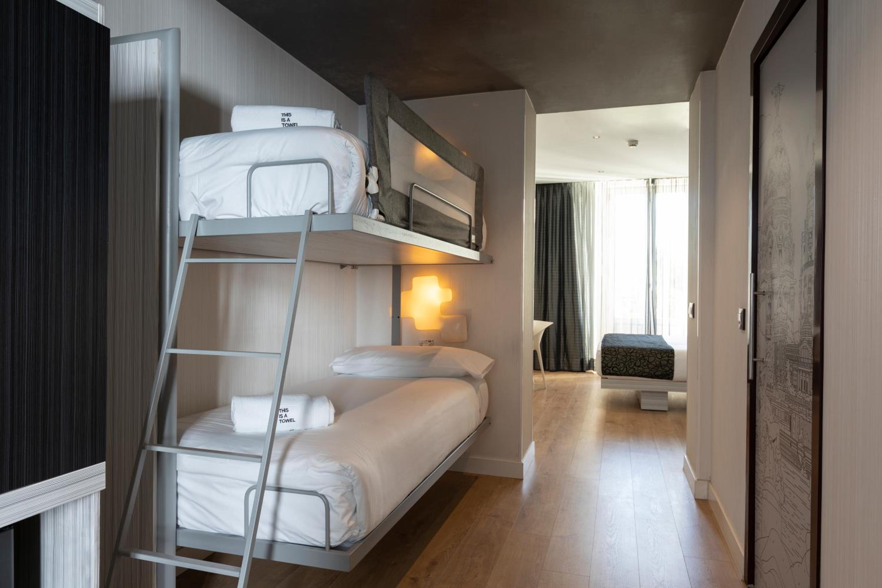 Quadruple Room (4 Adults) thumbnail 5