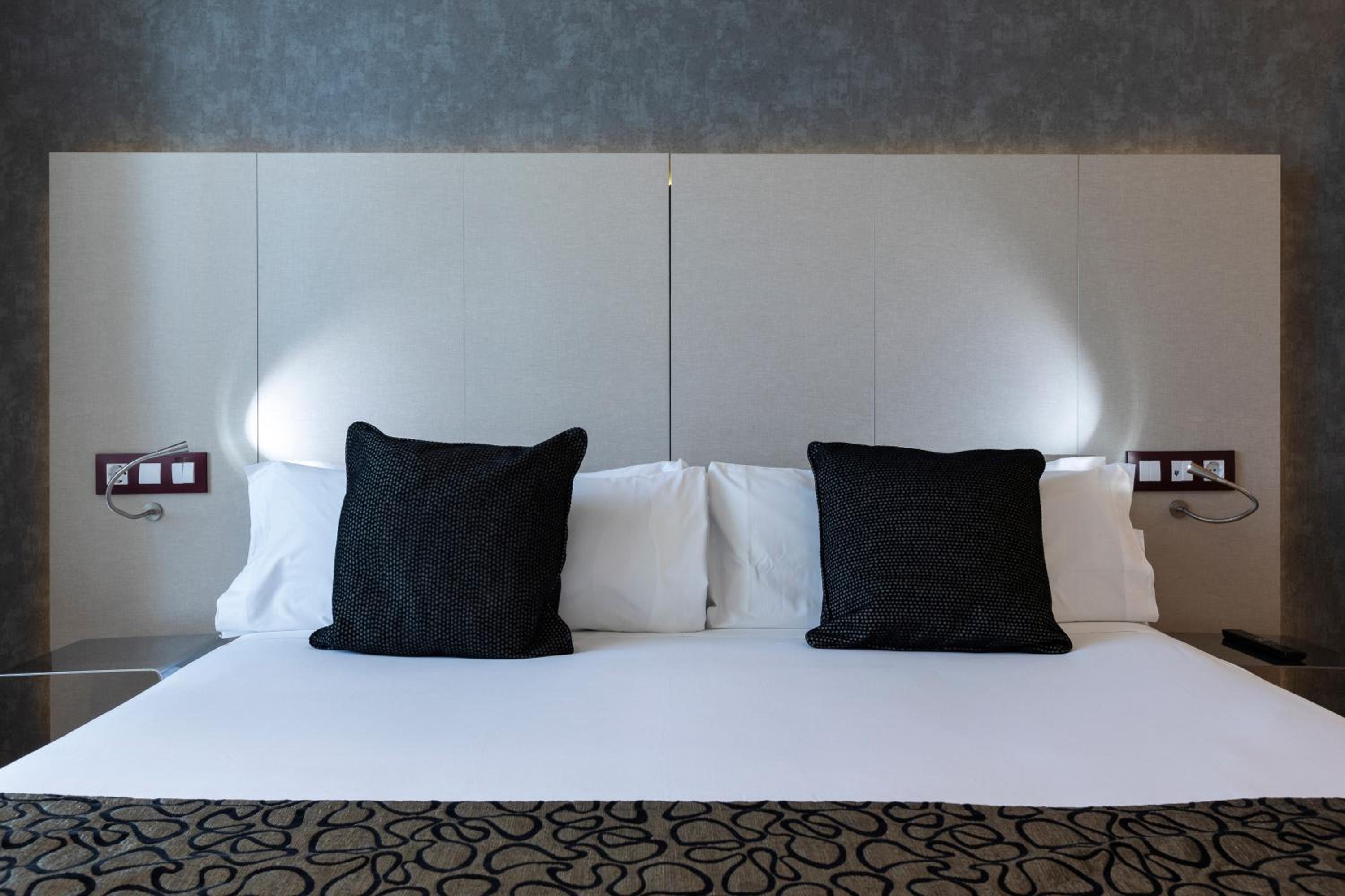 Double or Twin Room (1-2 Adults)