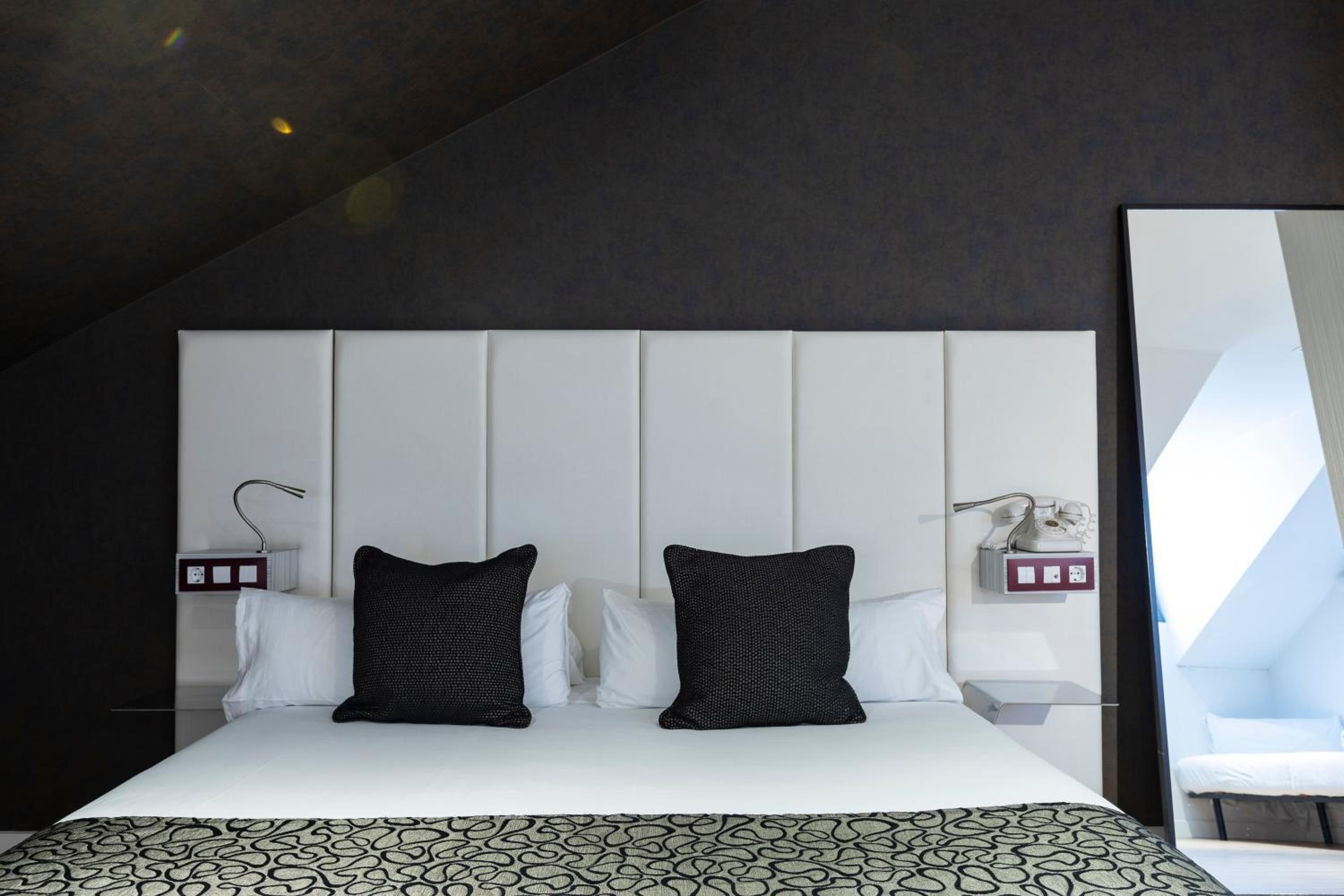 Quadruple Room (4 Adults) - Photo 22