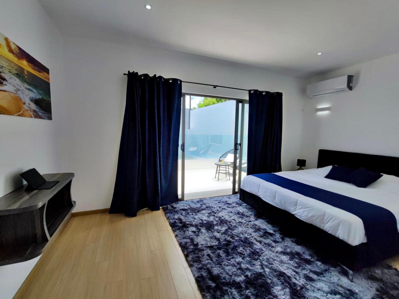 Three-Bedroom Villa photo 2