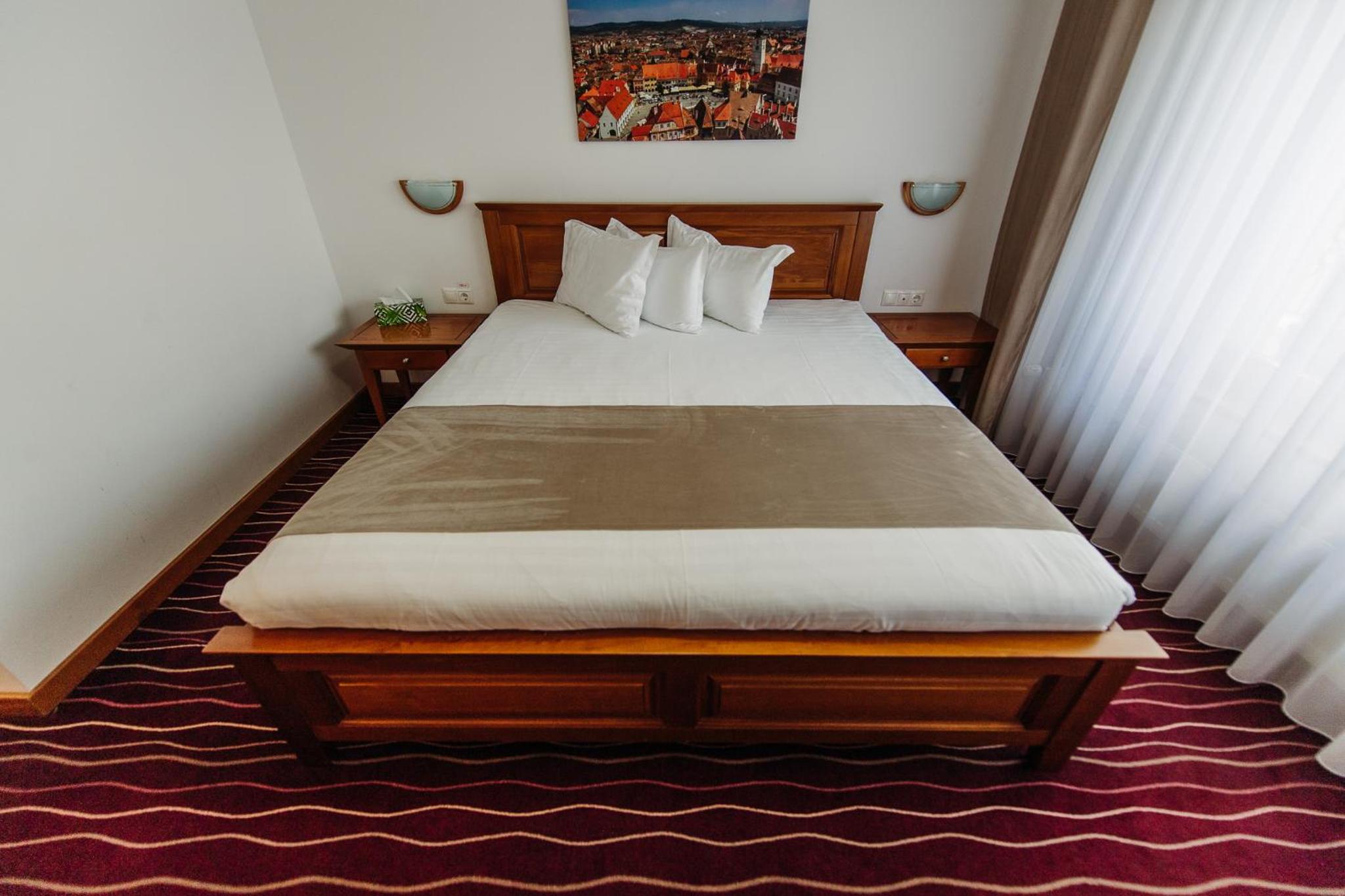 Double Room with Balcony - Photo 6