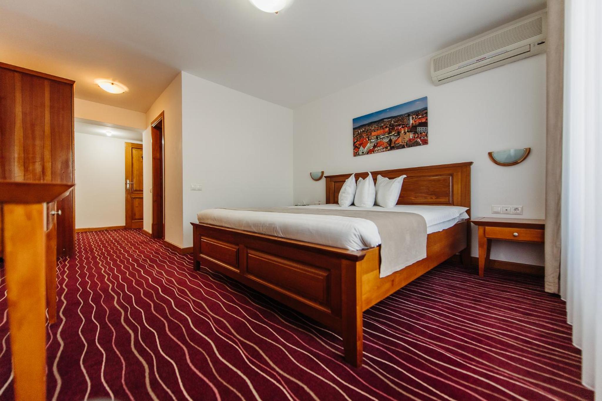 Double Room - Photo 4