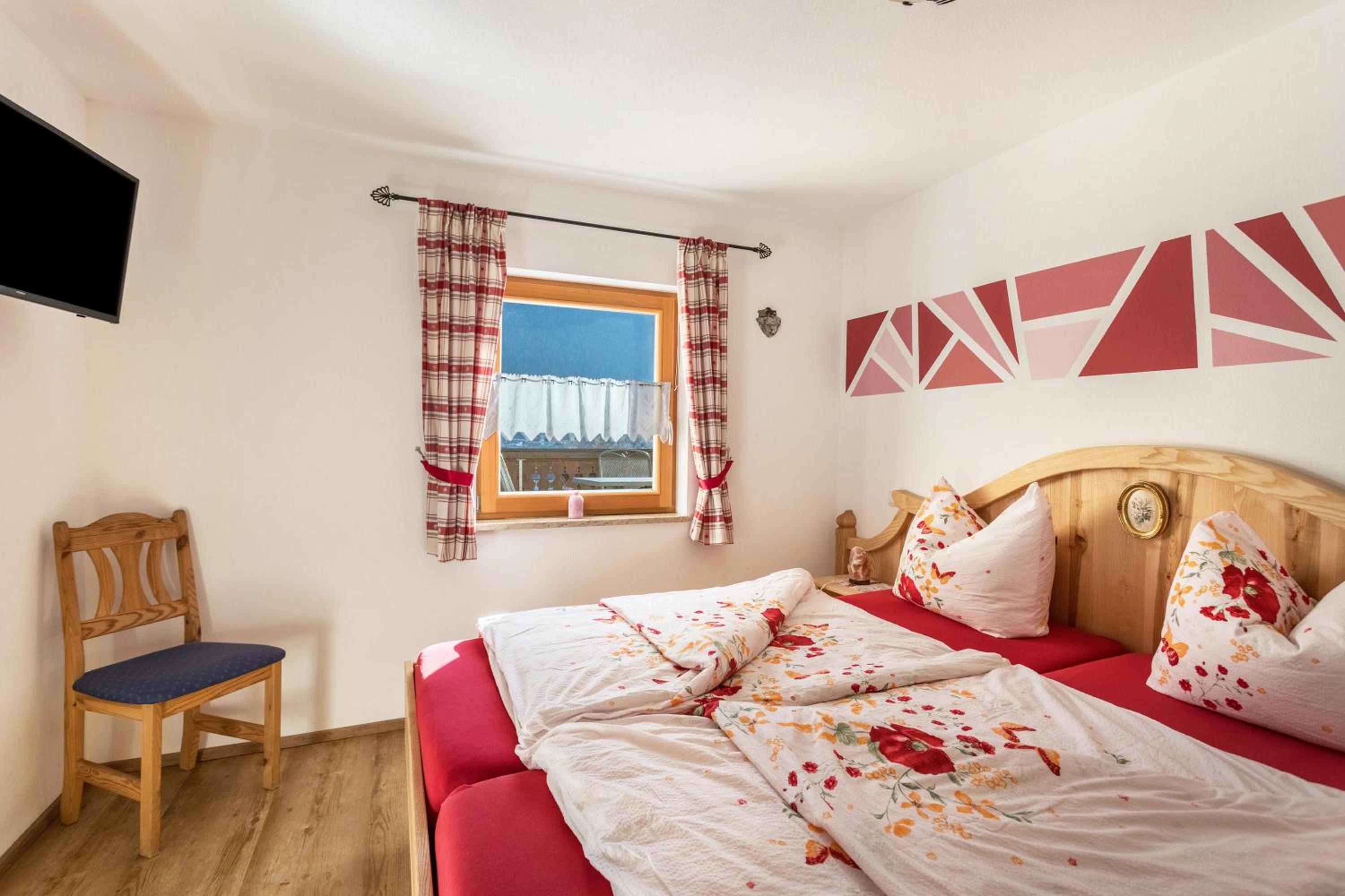 Two-Bedroom Deluxe Apartment with Garden View photo 2