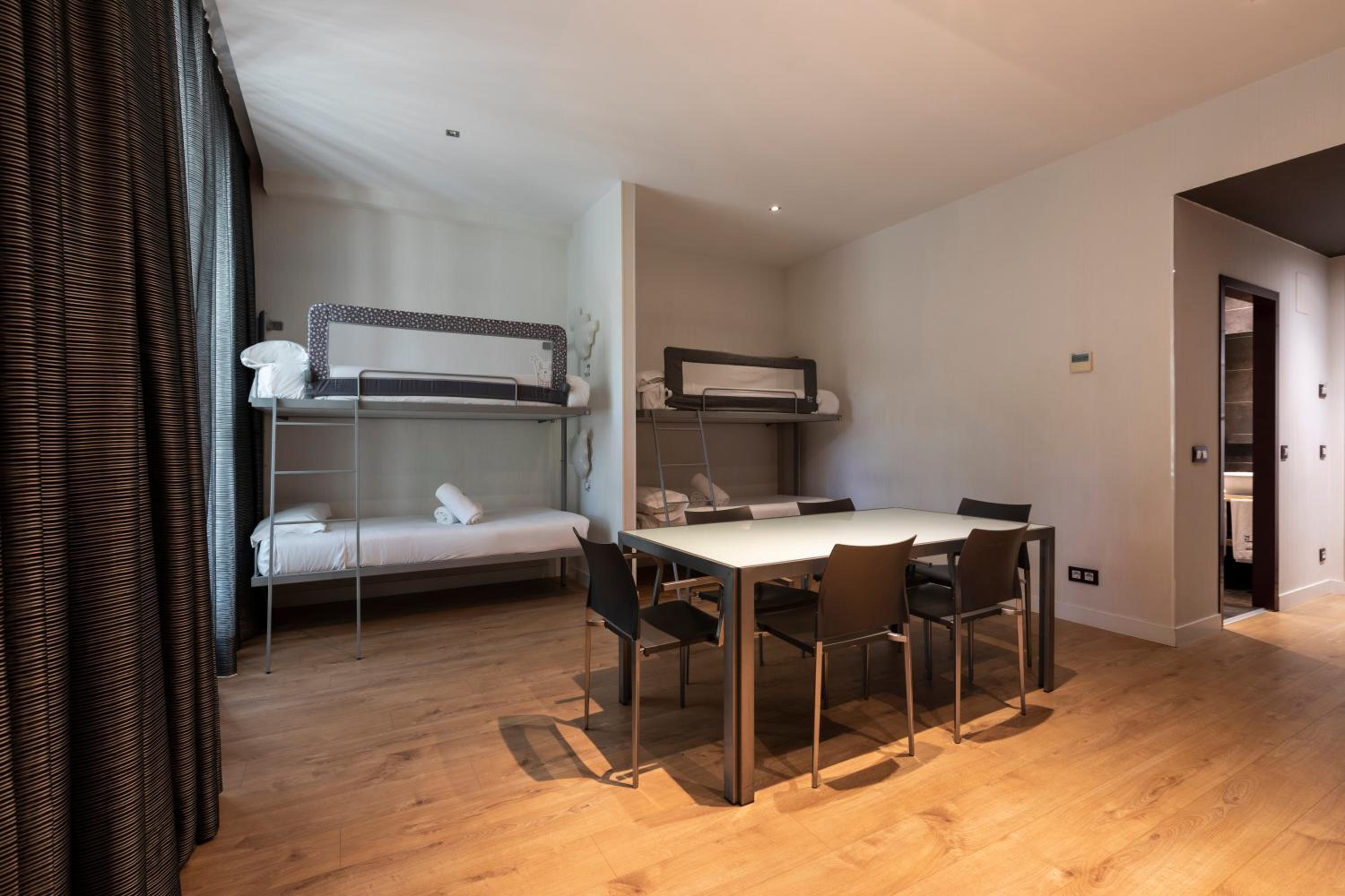 Apartment (6 Adults) - Photo 9