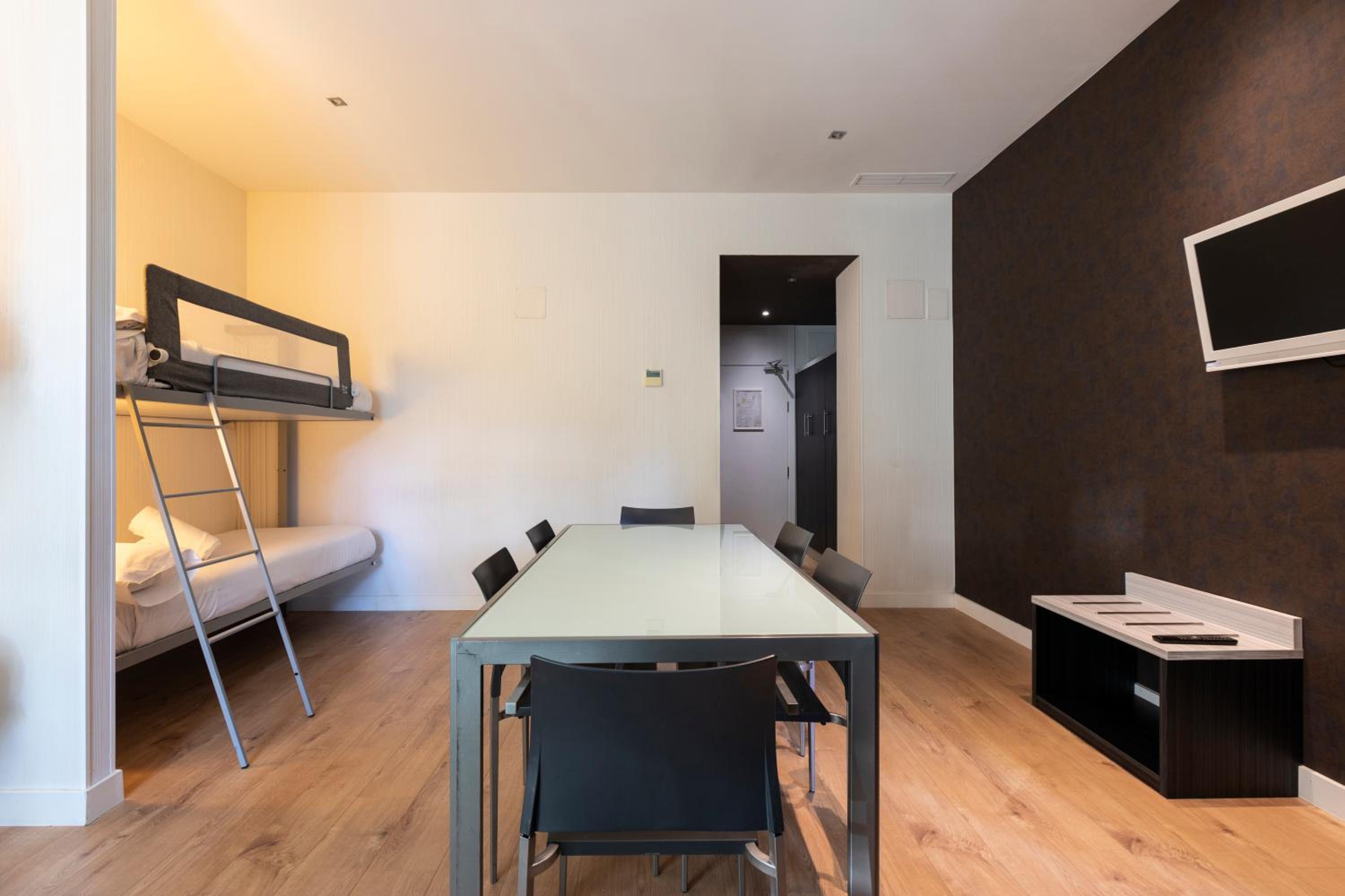 Apartment (6 Adults) thumbnail 5
