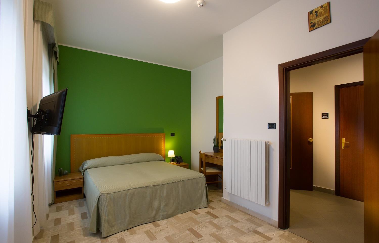 Economy Double or Twin Room photo 3