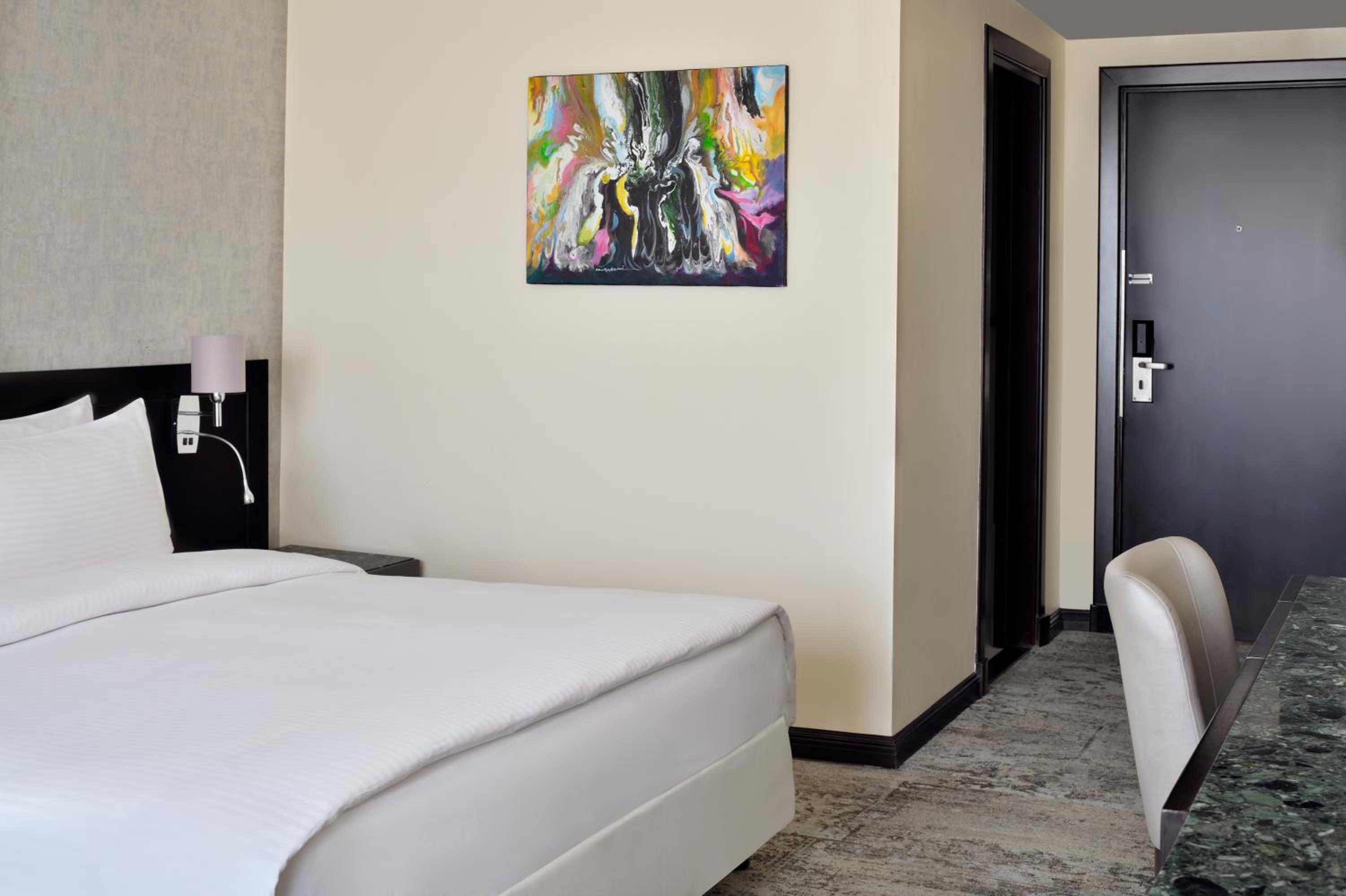 Classic King Room - Photo 4