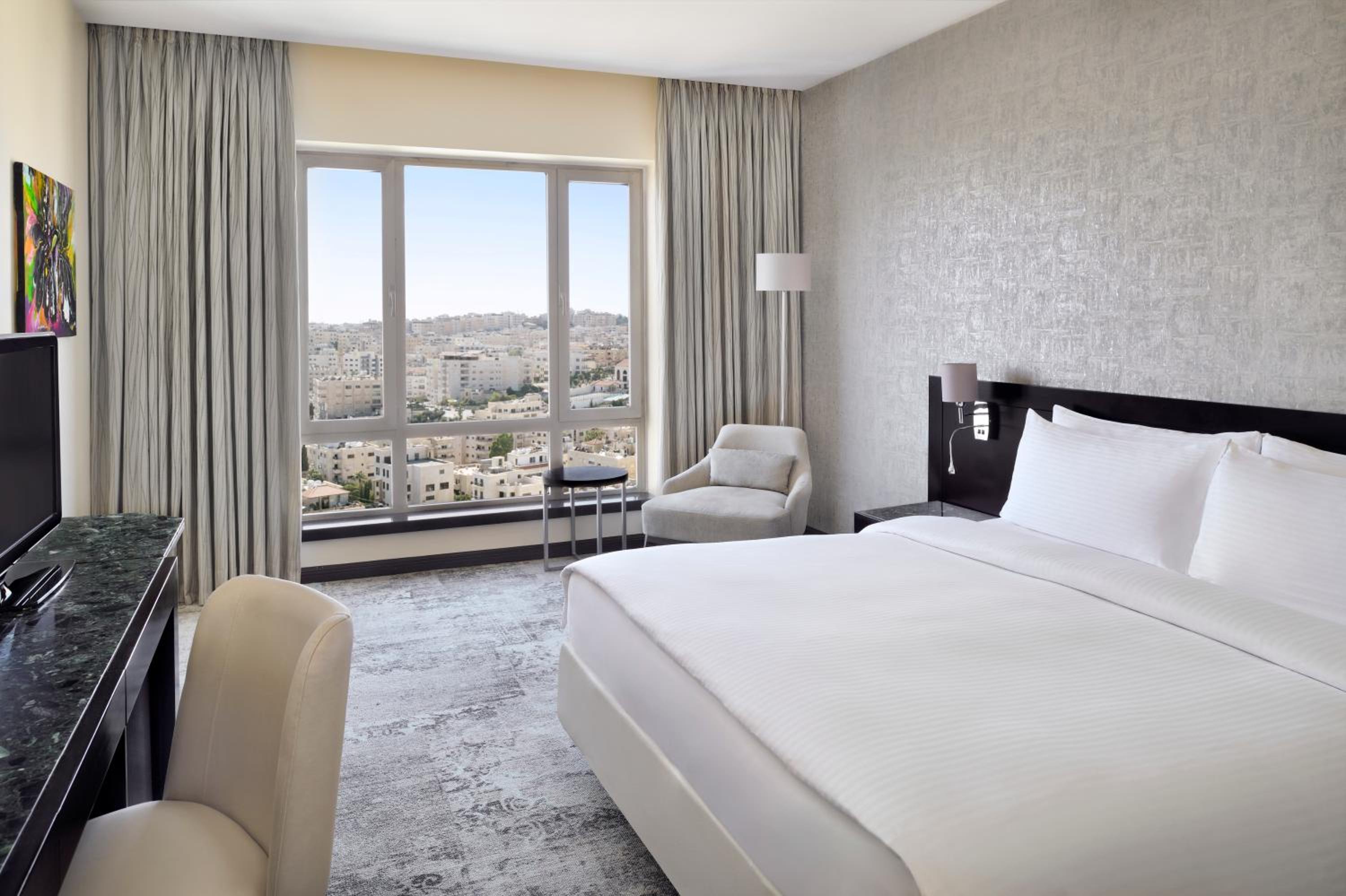Classic King Room - Photo 7