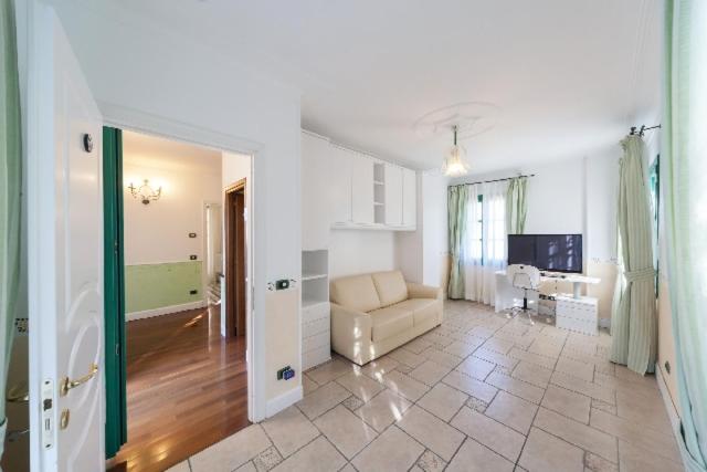 Villa photo 1