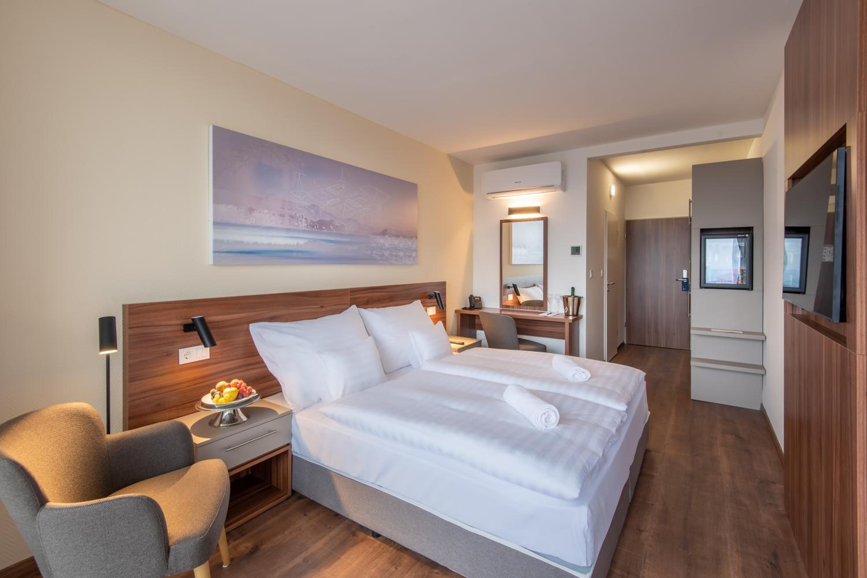 Standard Double or Twin Room - Photo 2