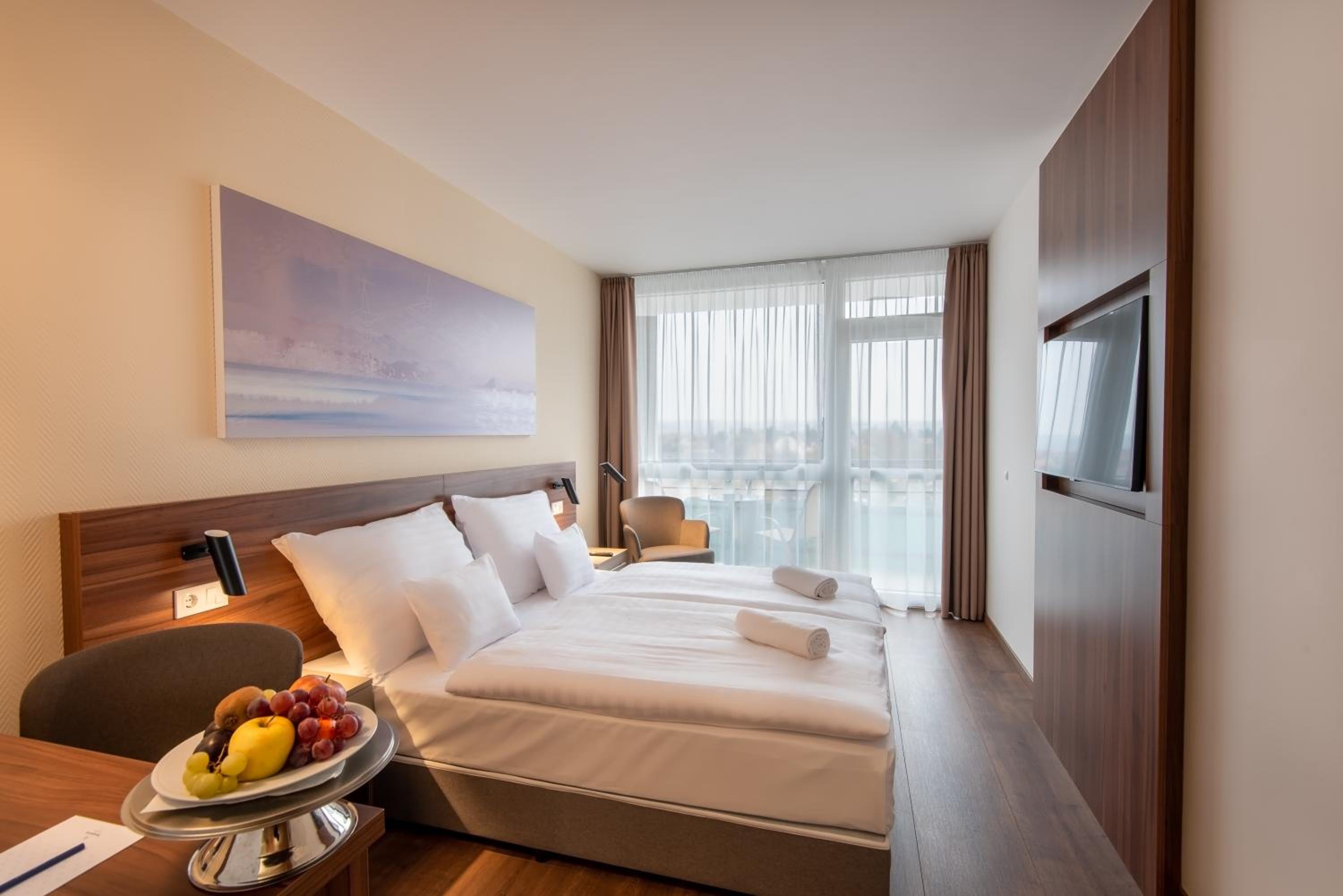 Superior Double or Twin Room with Lake View - Photo 3