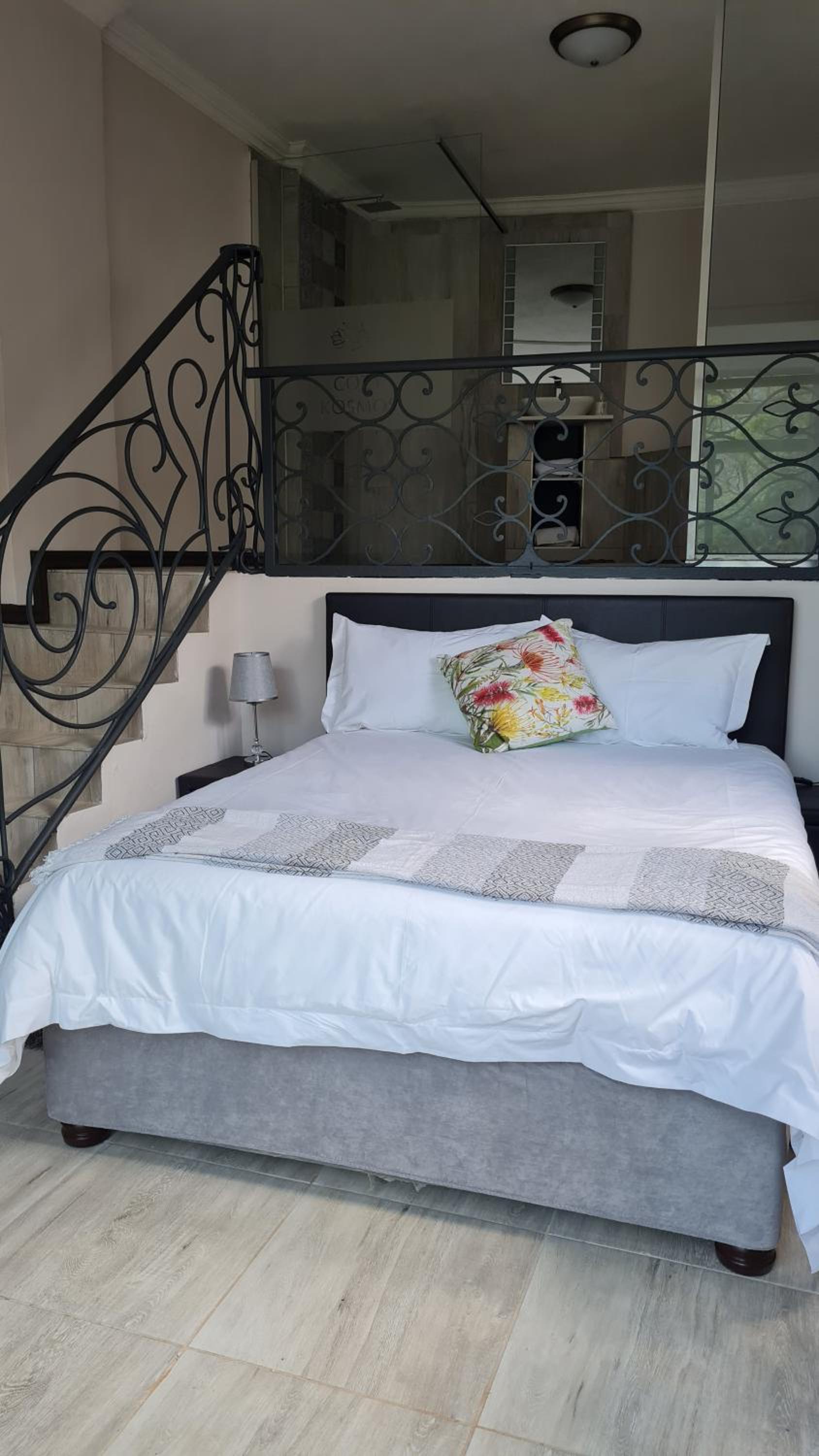 Queen Room with Balcony - Photo 1