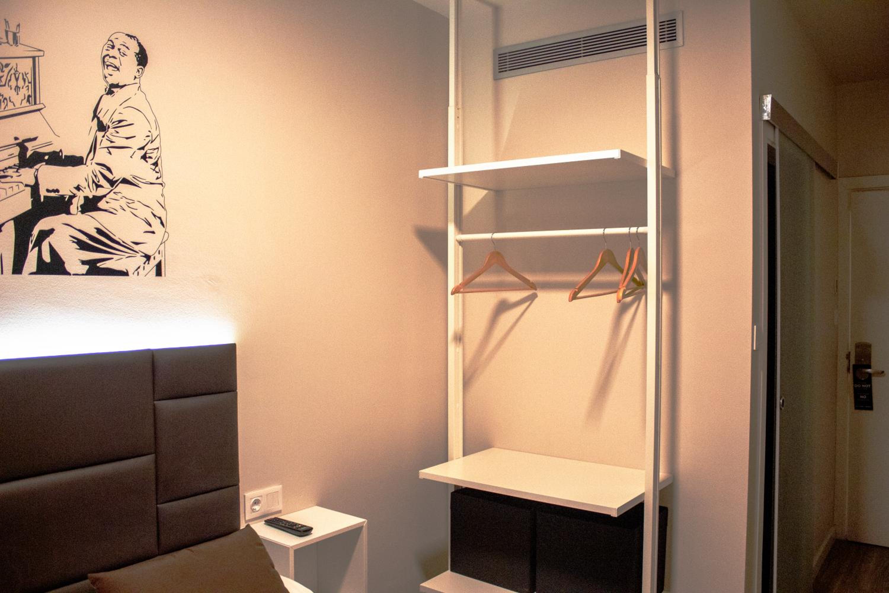 Single Room photo 3