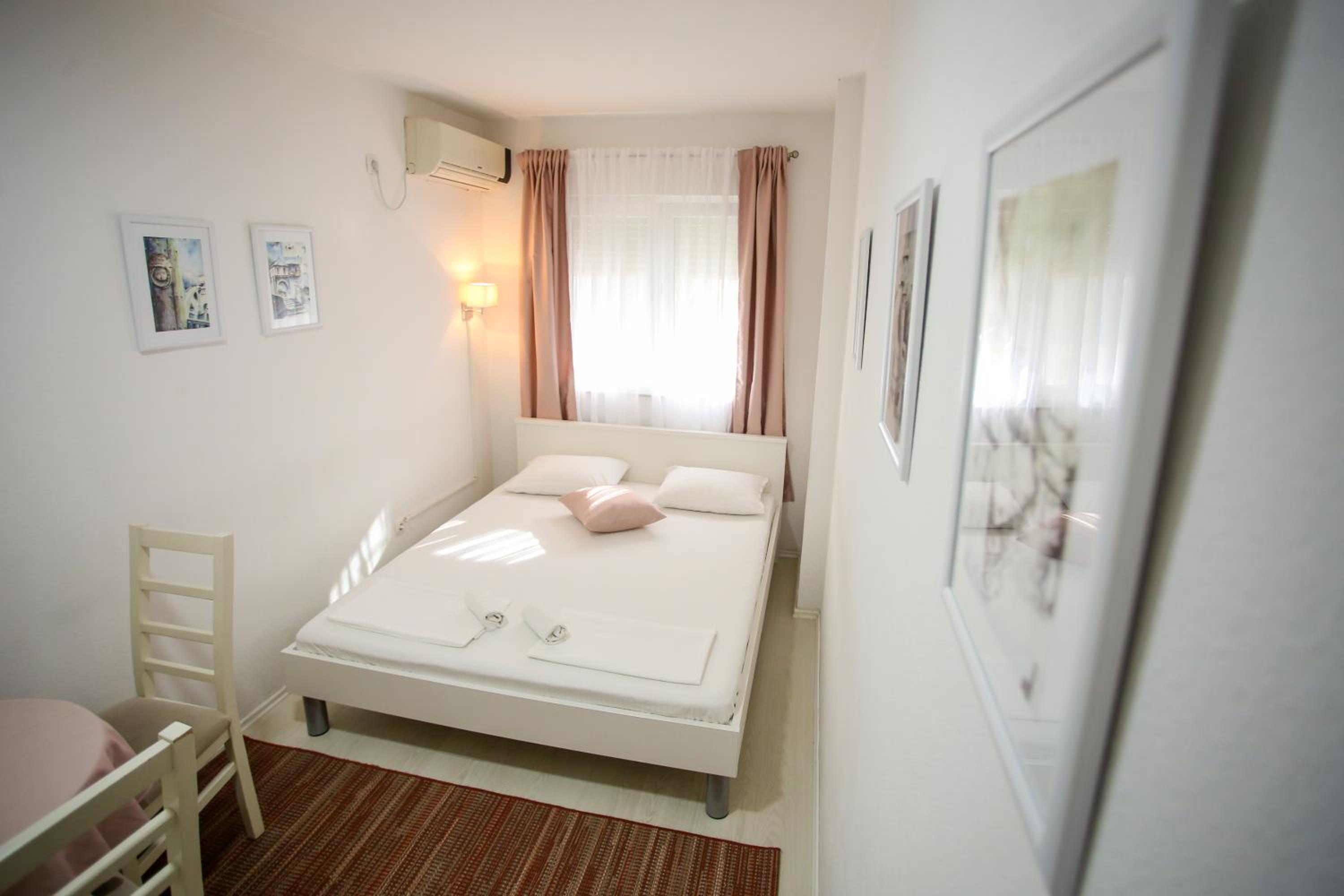 Double Room with Private Bathroom photo 1