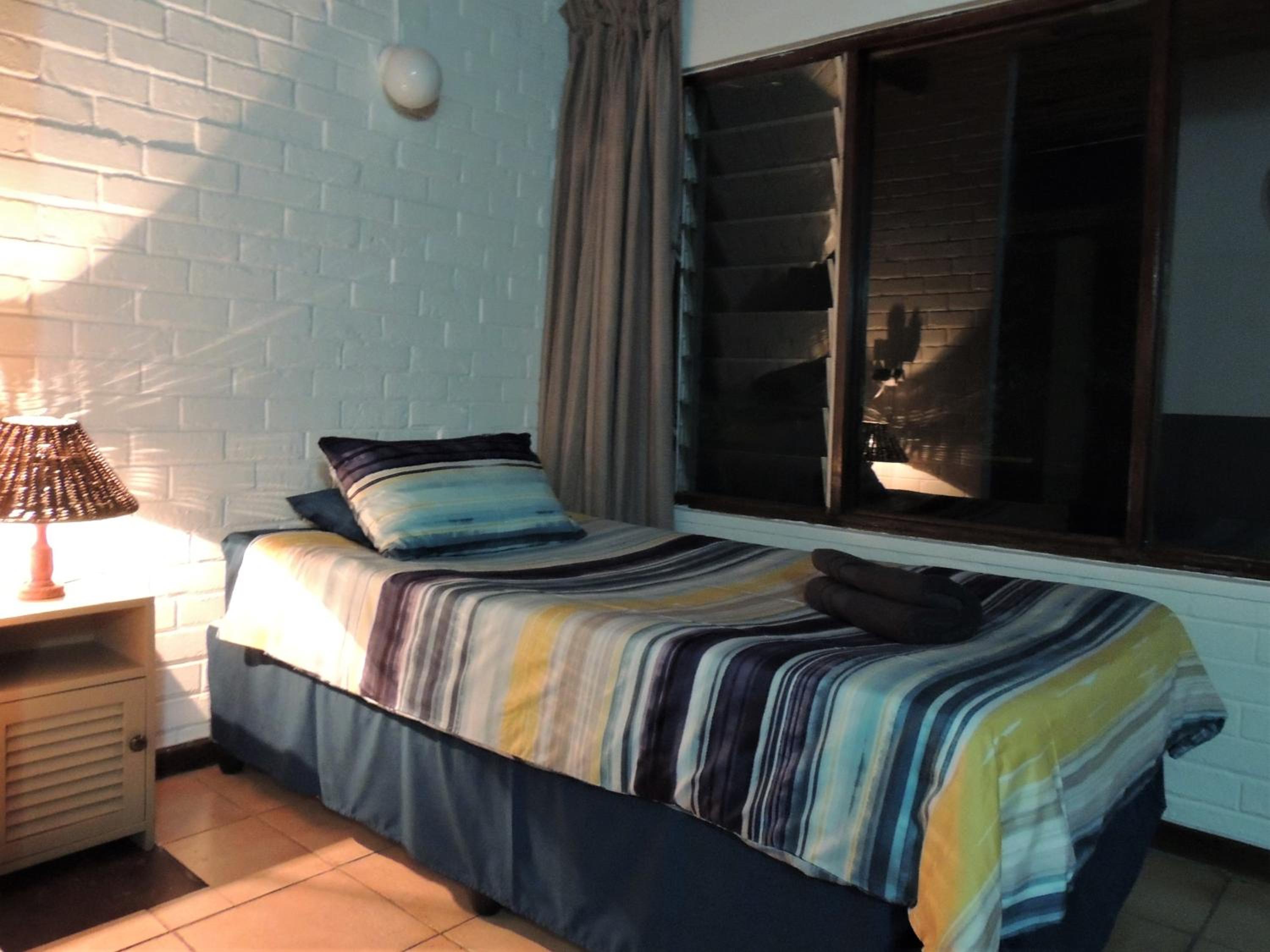 Three-Bedroom House - Photo 2