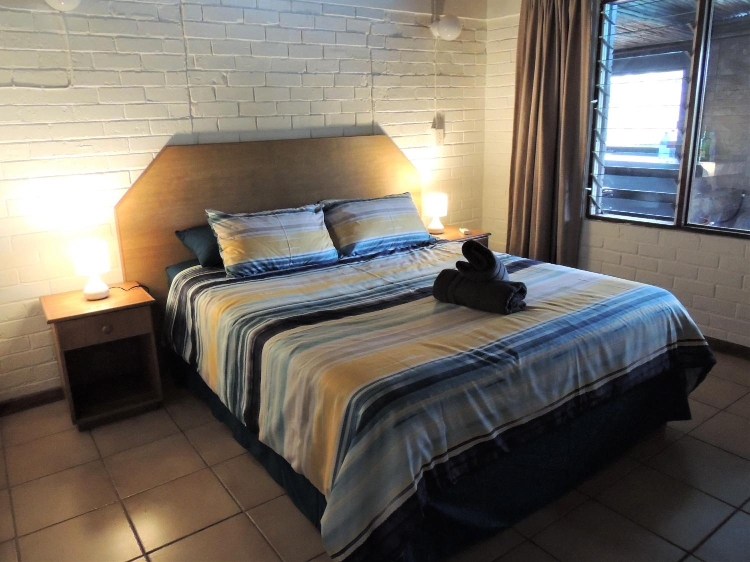 Three-Bedroom House - Photo 5