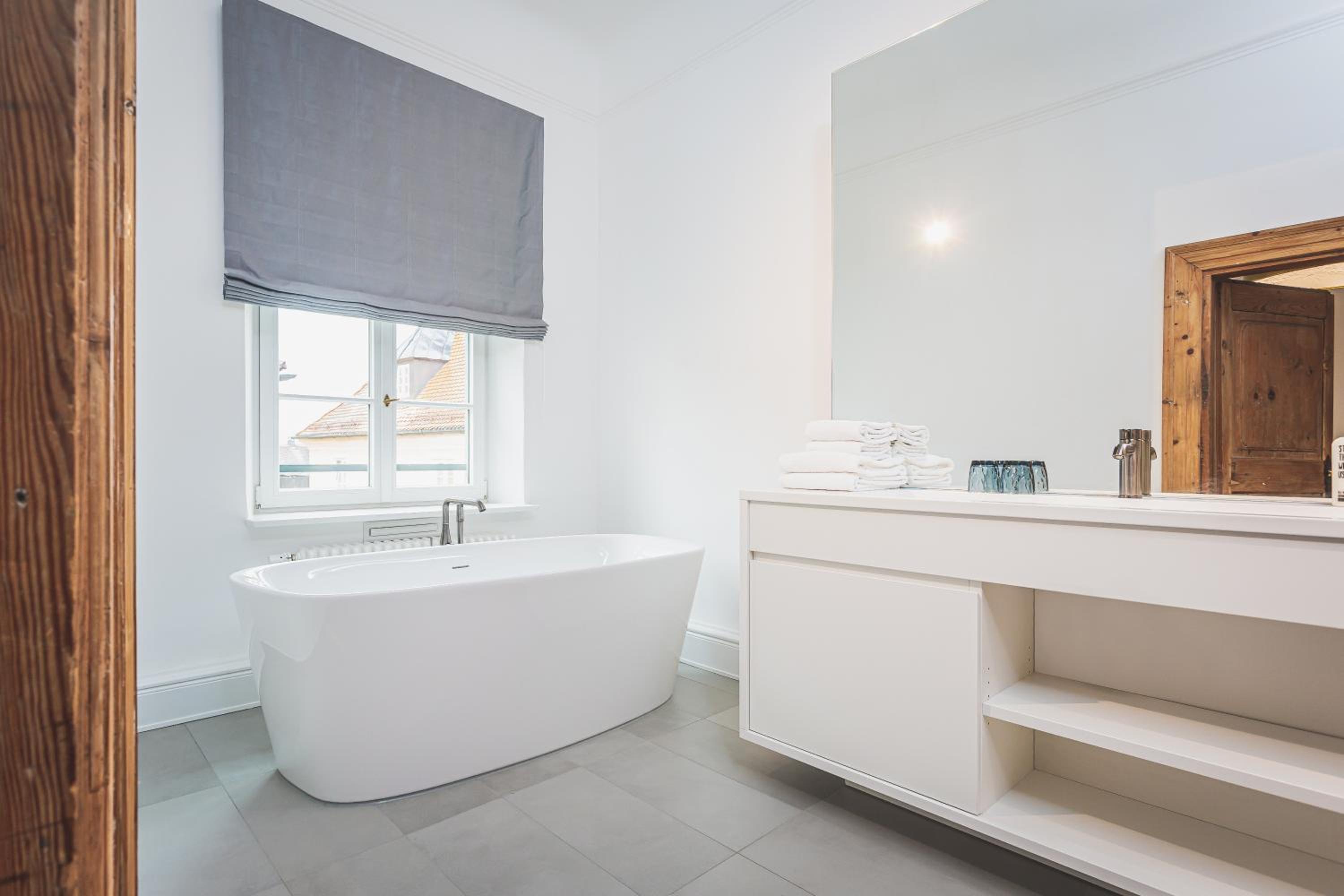 Deluxe Double Room with Bath photo 3