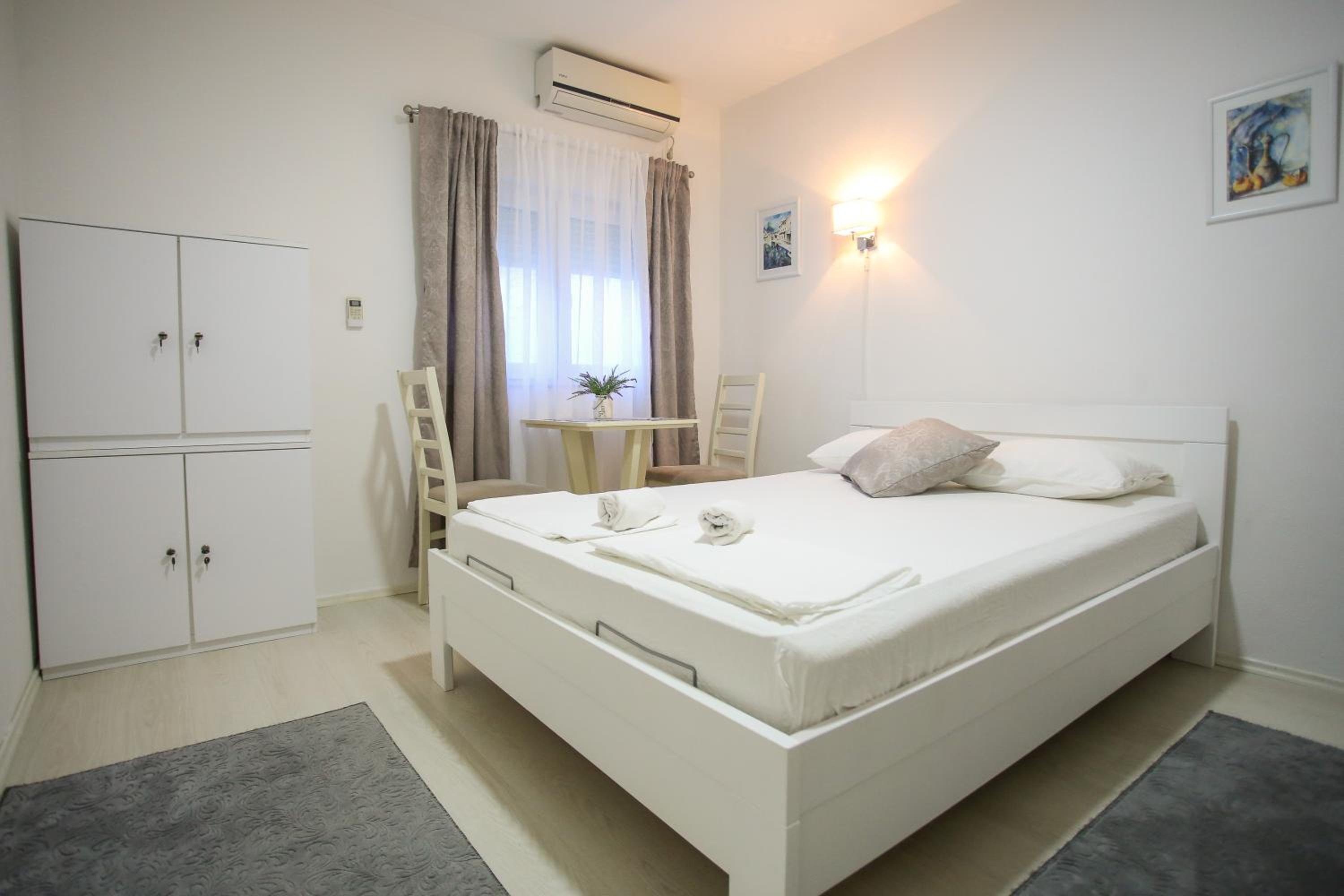 Quadruple Room with Private Bathroom photo 3