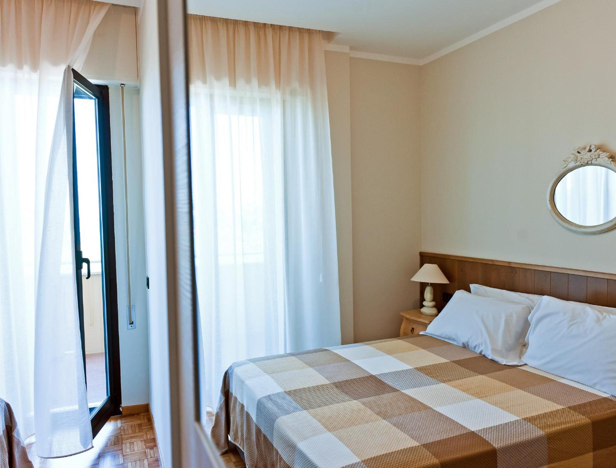Double or Twin Room with Sea View photo 1