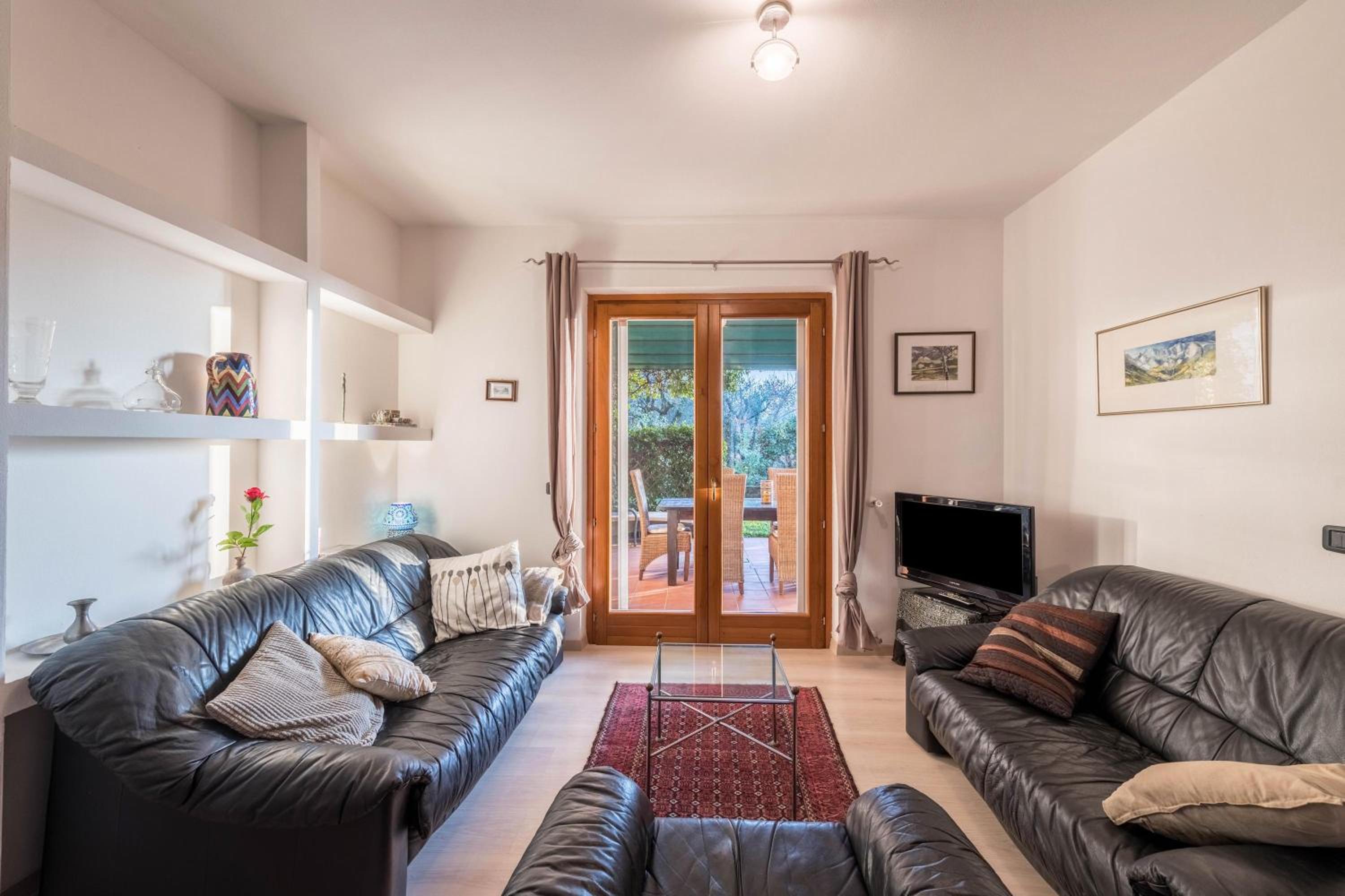 Two-Bedroom Deluxe Apartment with Garden View