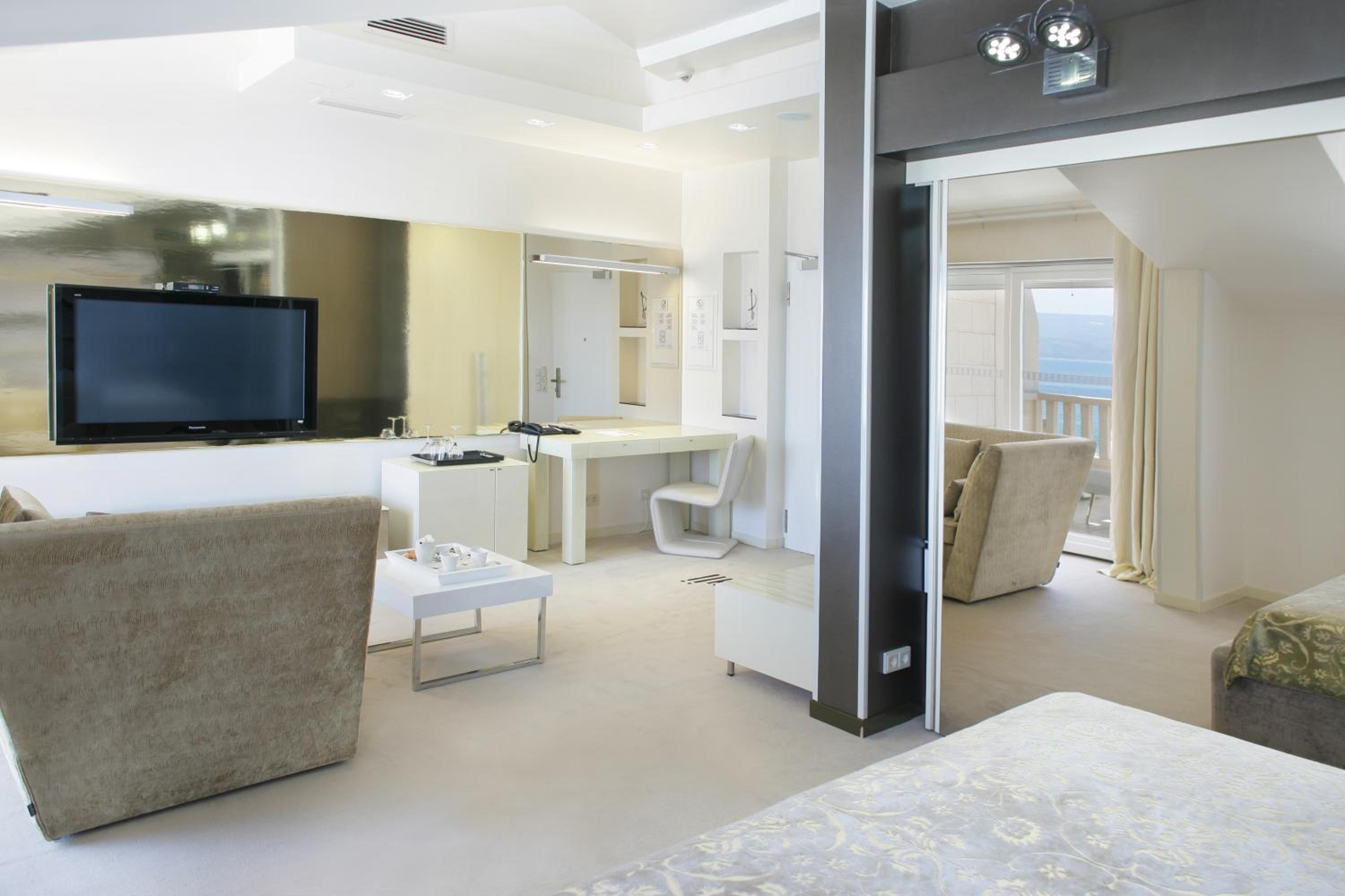 Executive Suite with Terrace, Sea View and Whirlpool photo 1