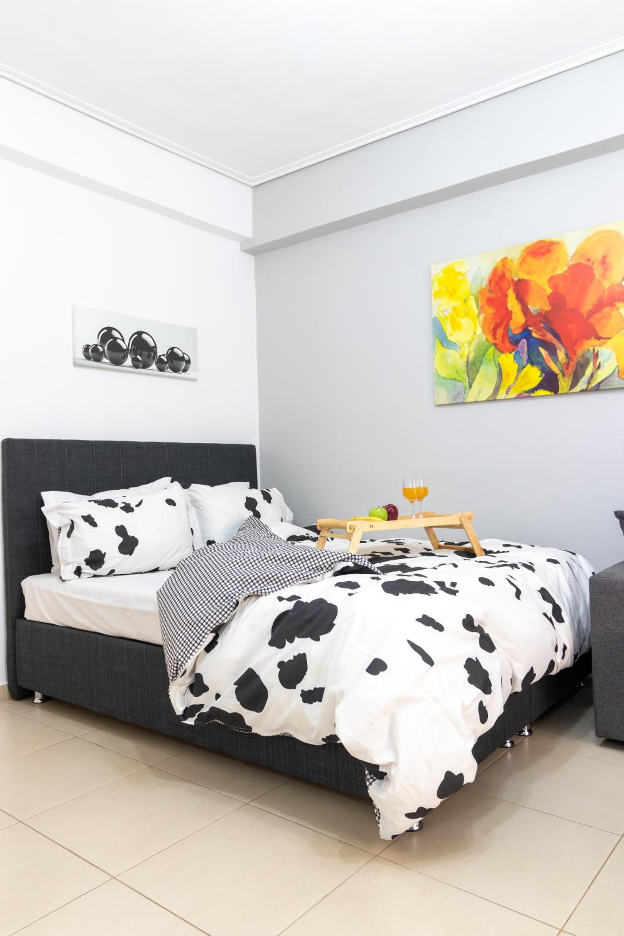 One-Bedroom Apartment - Photo 1