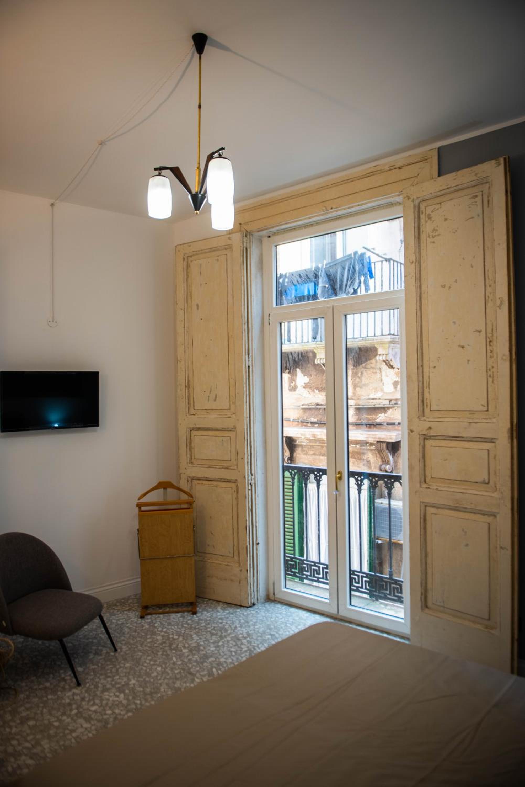 Double Room with Private Bathroom - Photo 1
