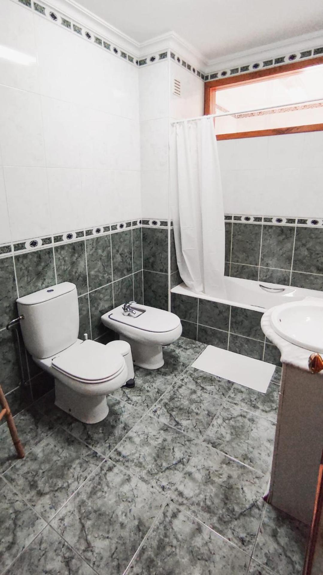 Apartment with Balcony - Photo 4