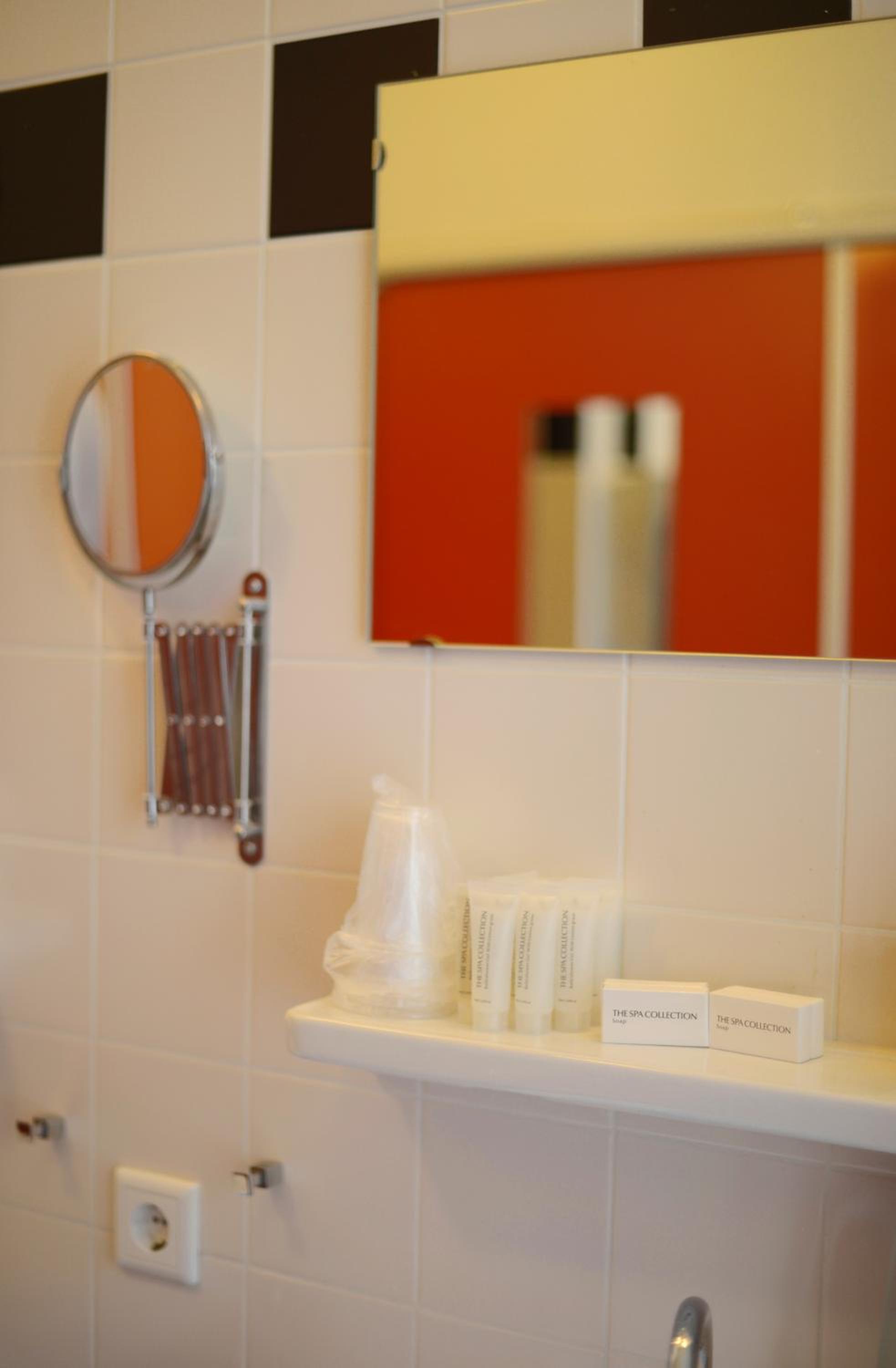 Quadruple Room with Shared Bathroom photo 2