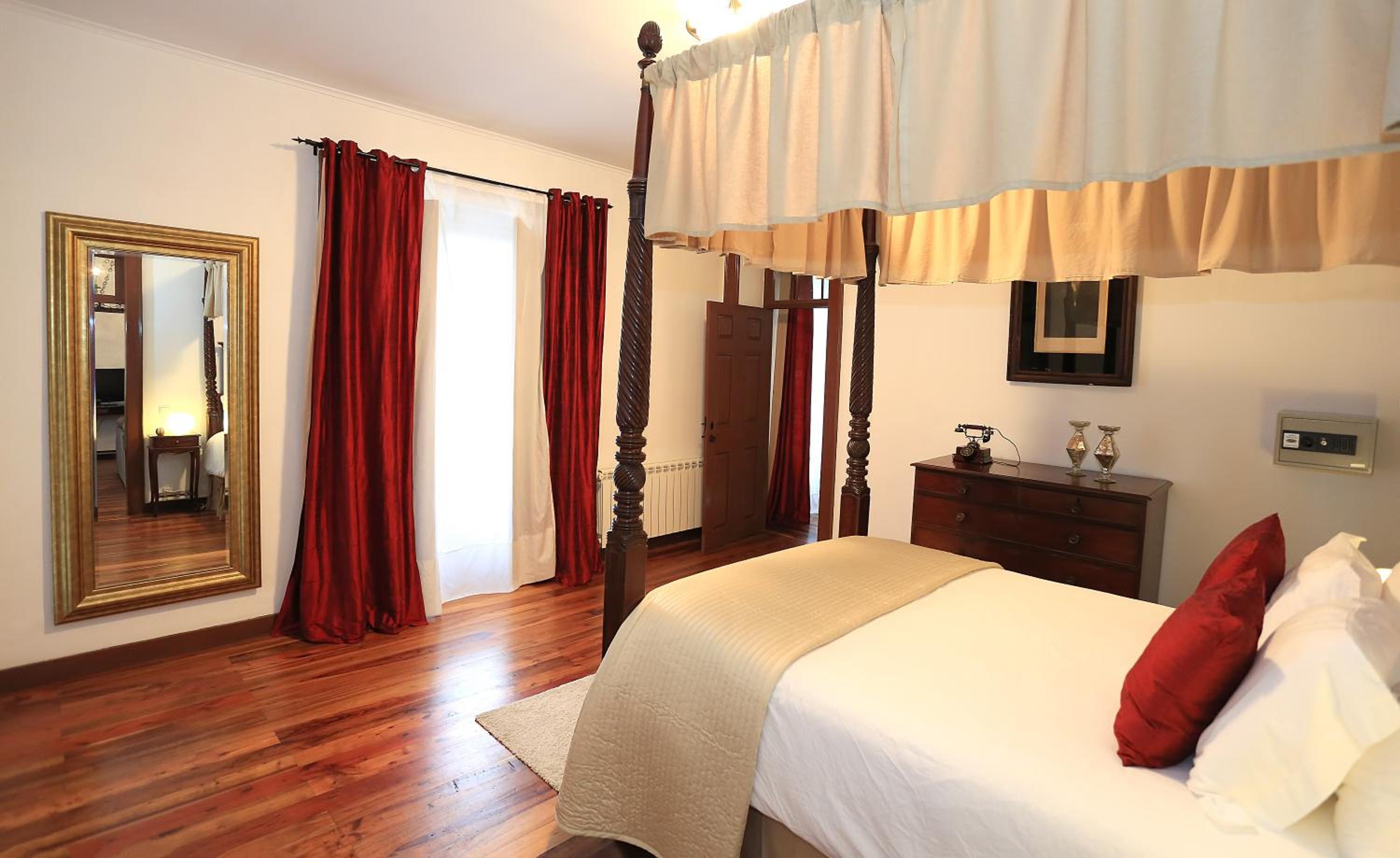 Suite - Photo 11