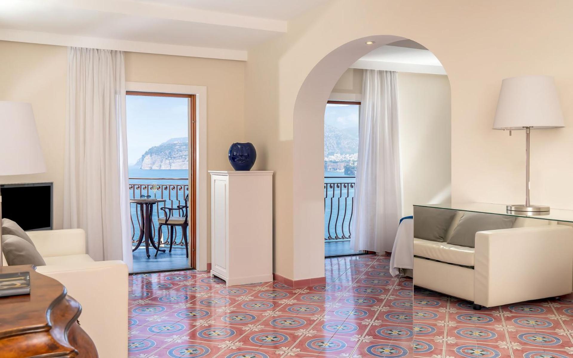 Superior Suite	with Terrace and Sea View - Photo 4
