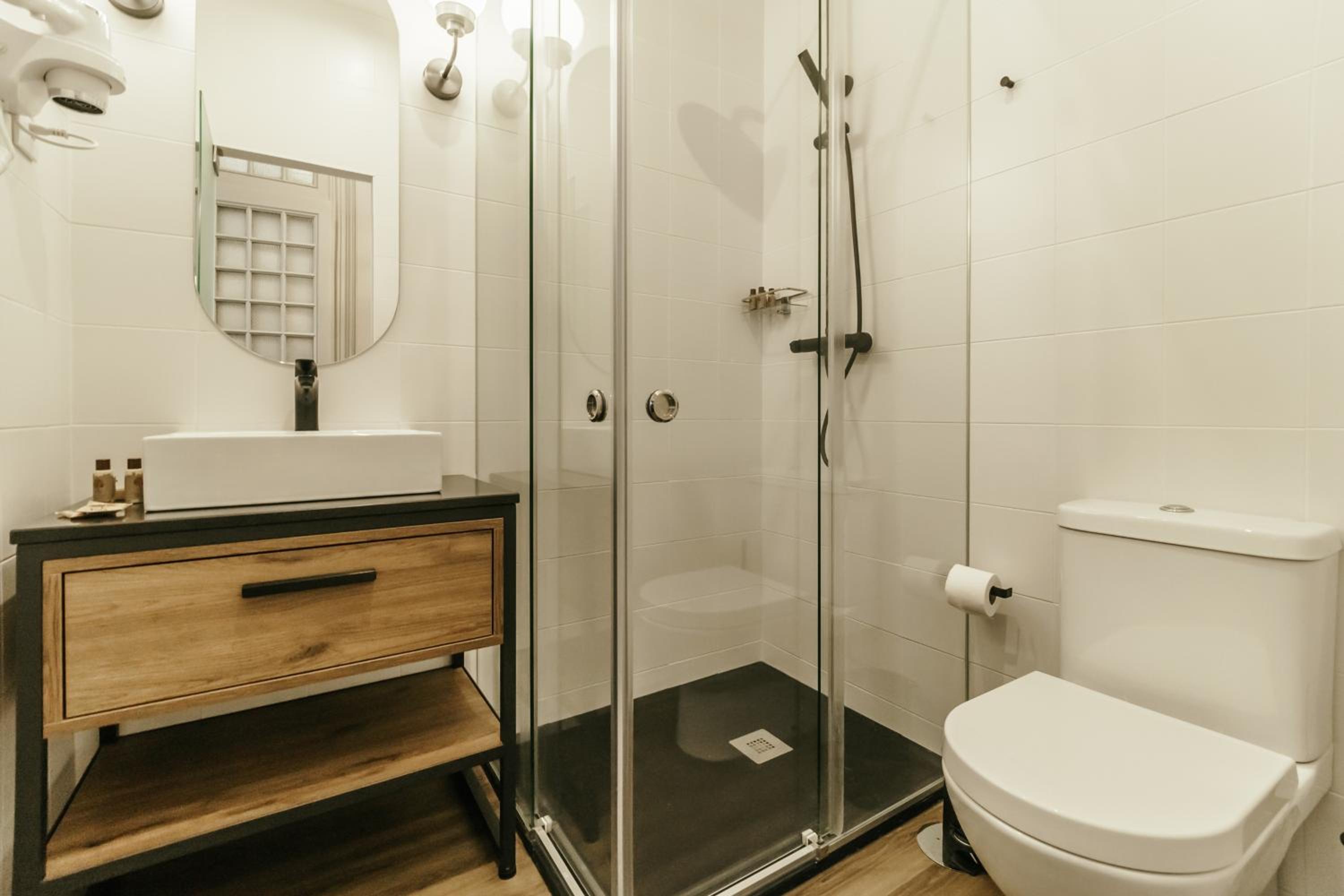 One-Bedroom Apartment - Photo 26