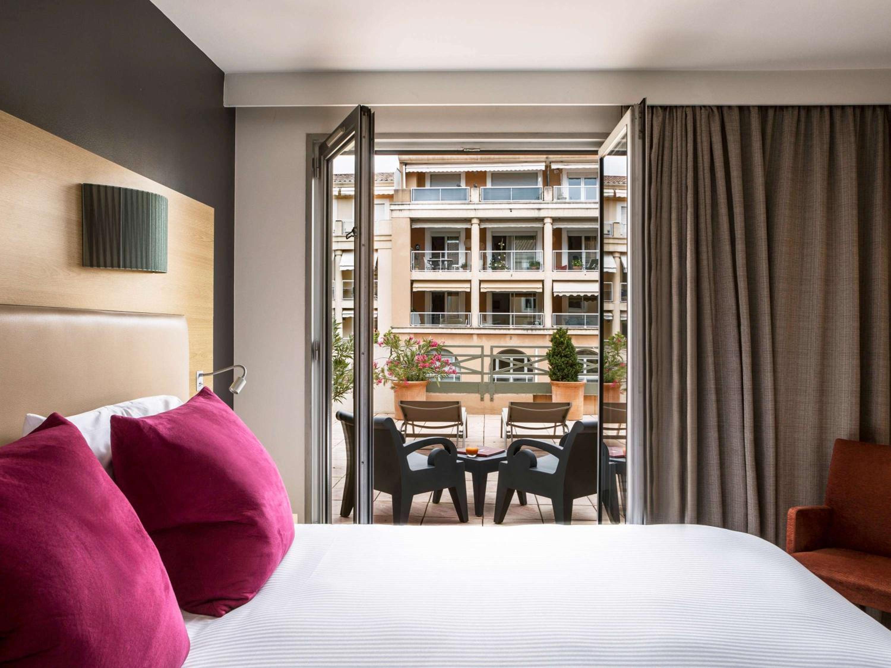Superior Room with Terrace and Pool View