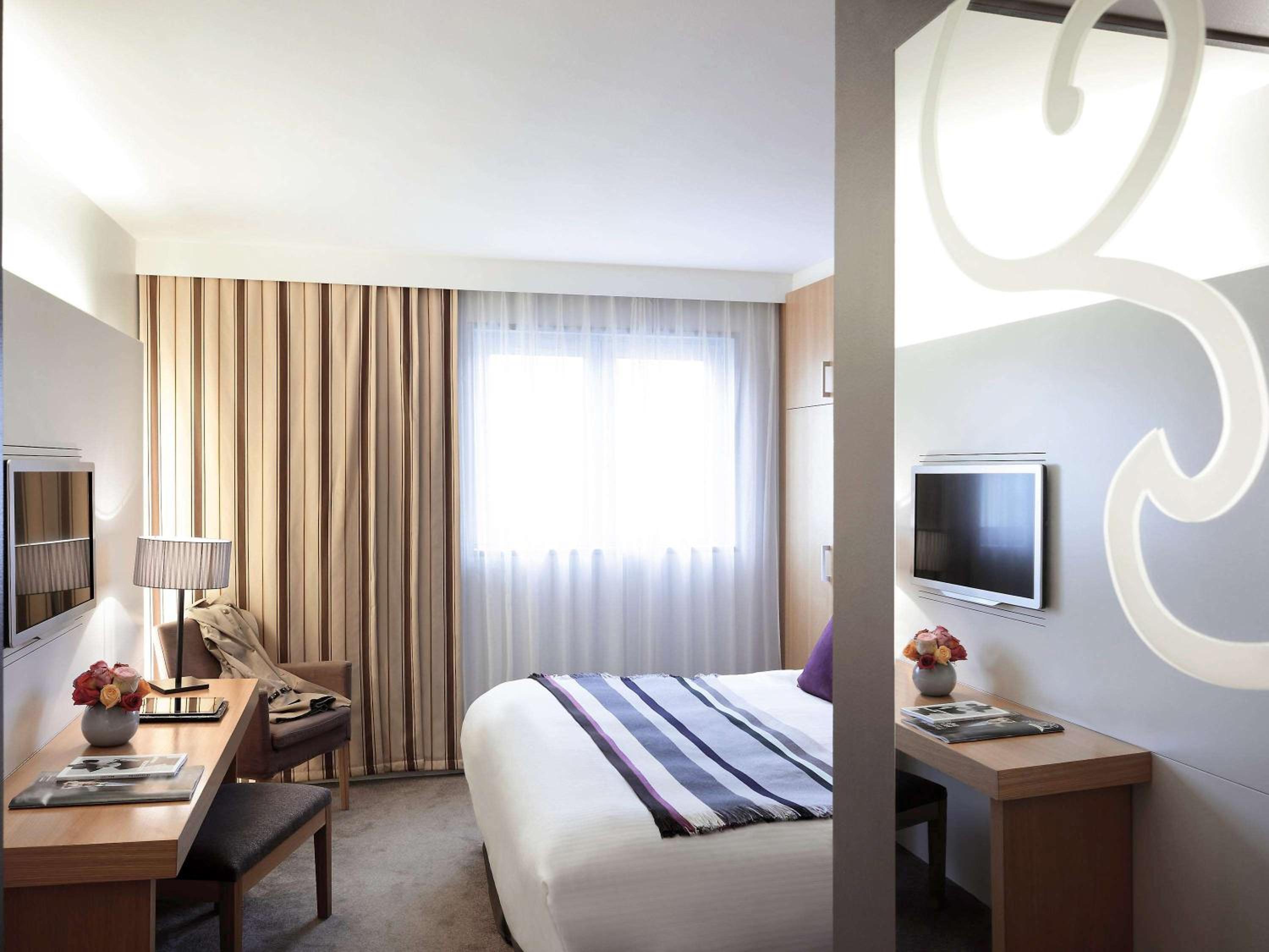 Deluxe Double Room With Pool View