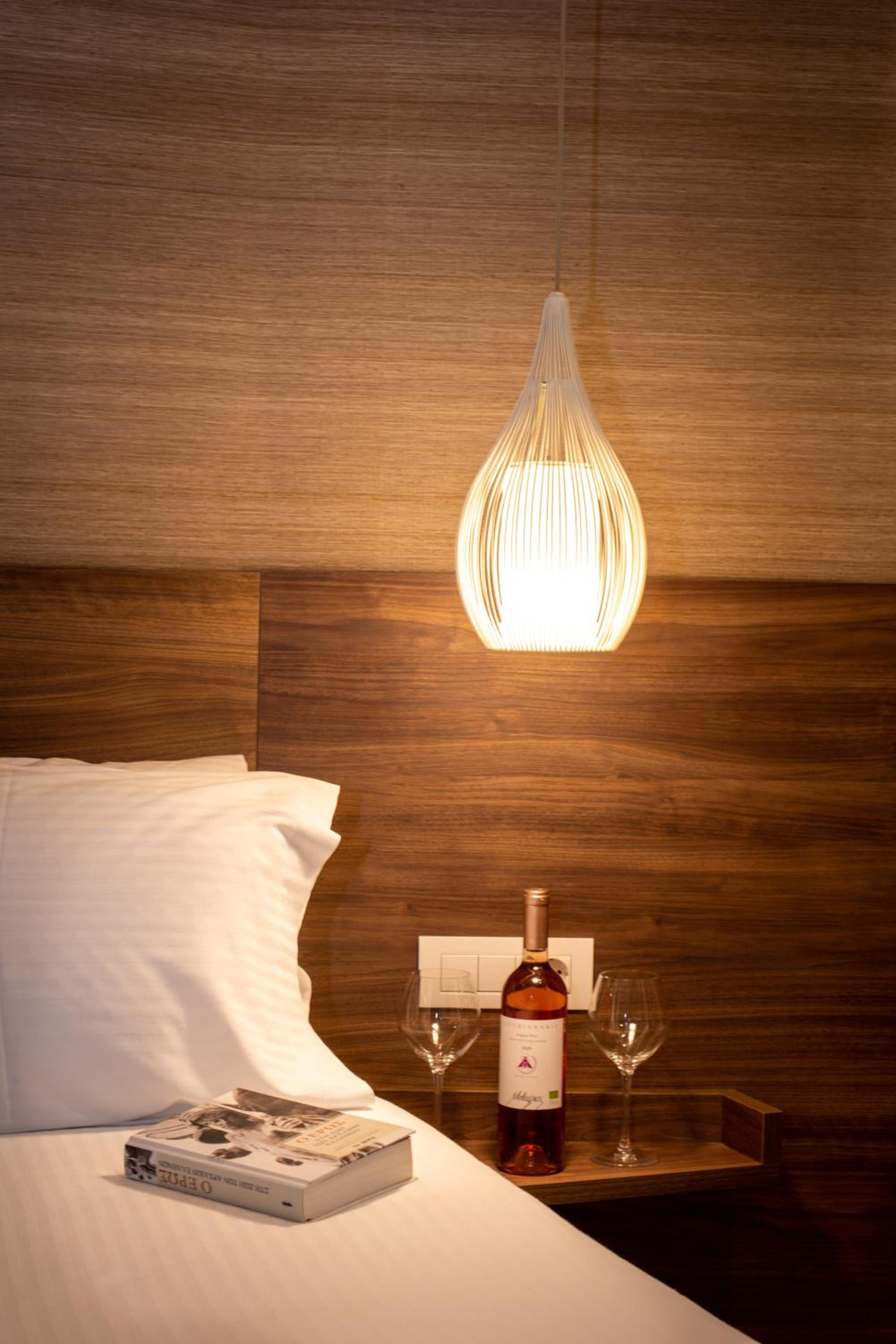 Standard Room with City View - Photo 7