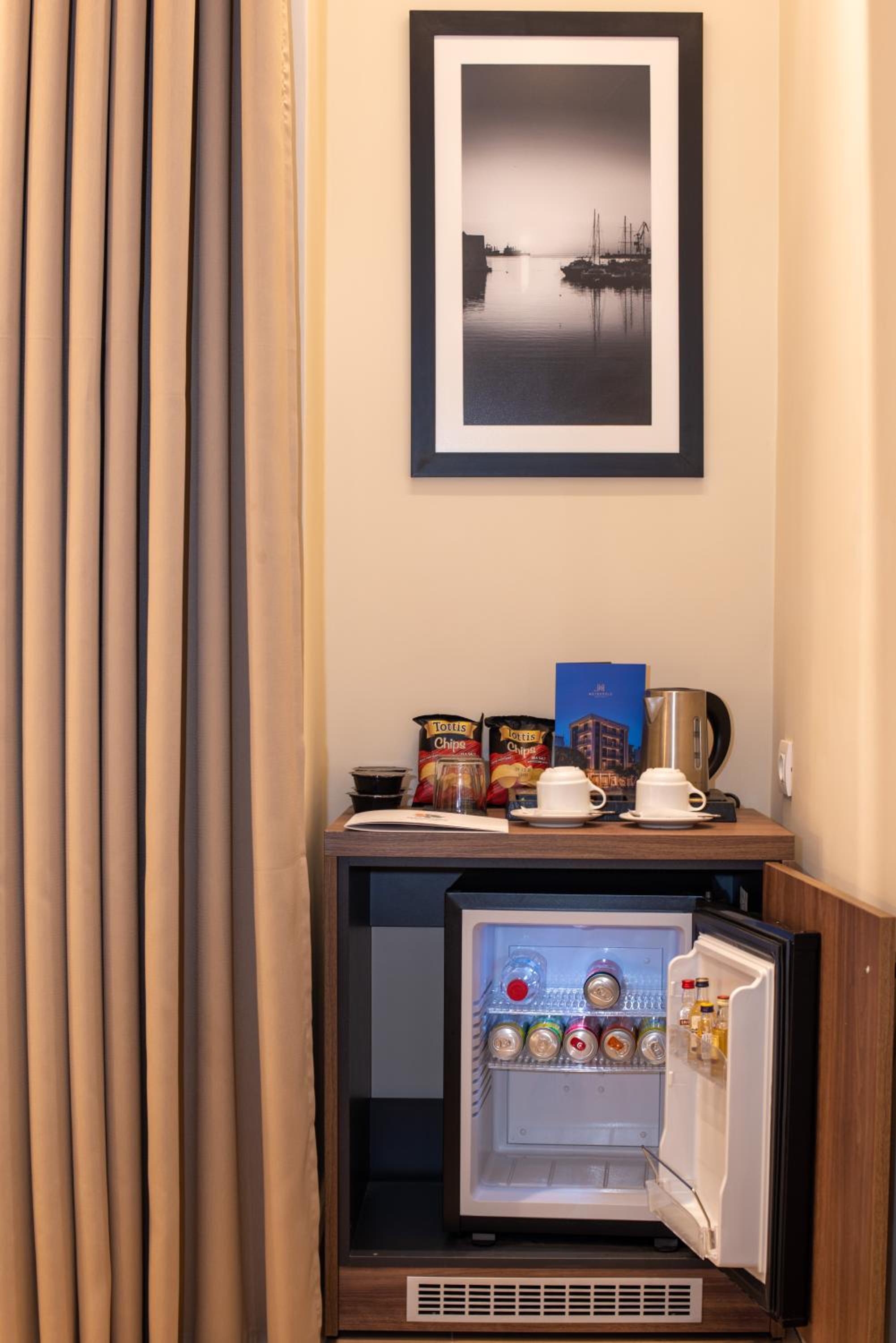 Standard Room with City View - Photo 2