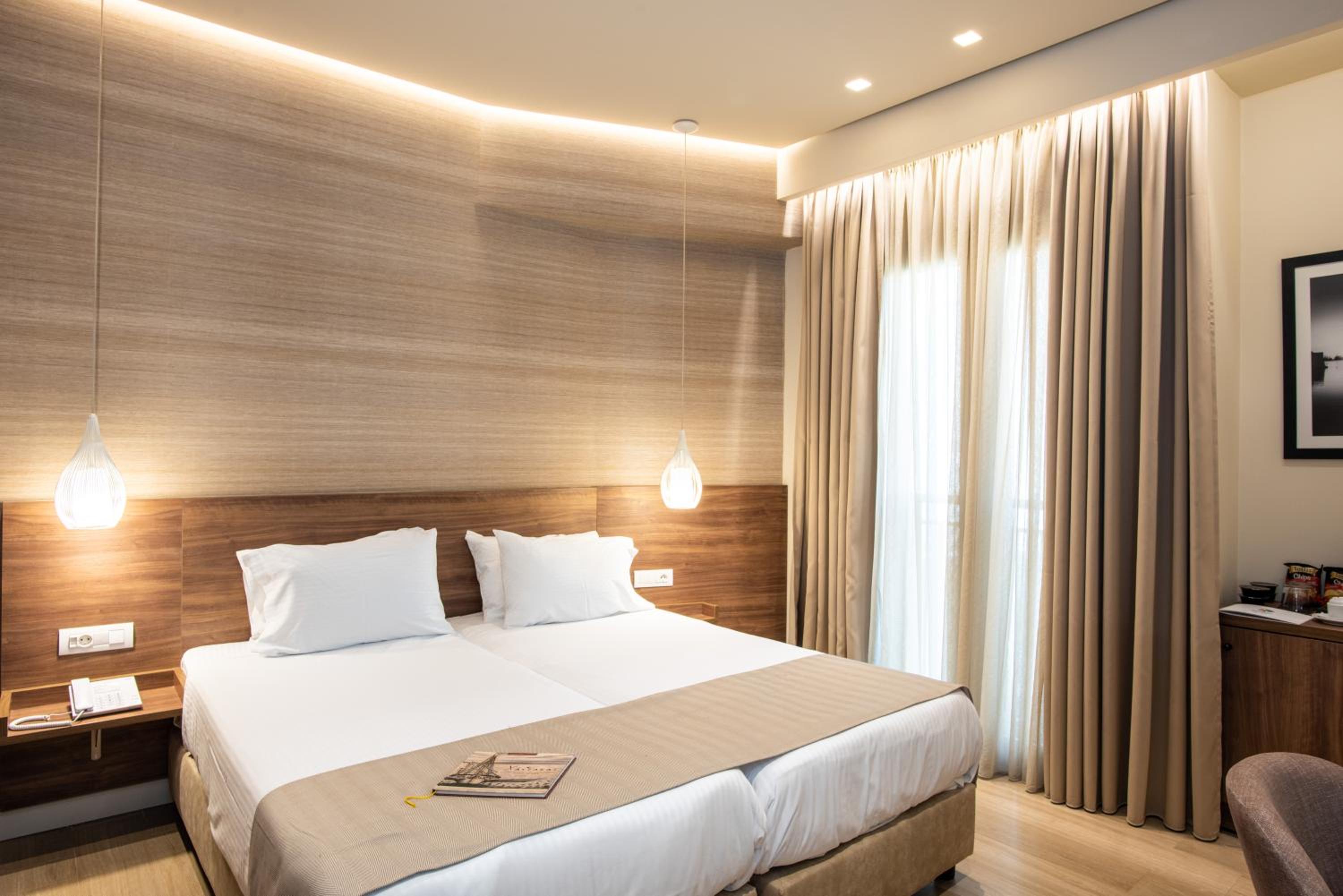 Standard Room with City View - Photo 6