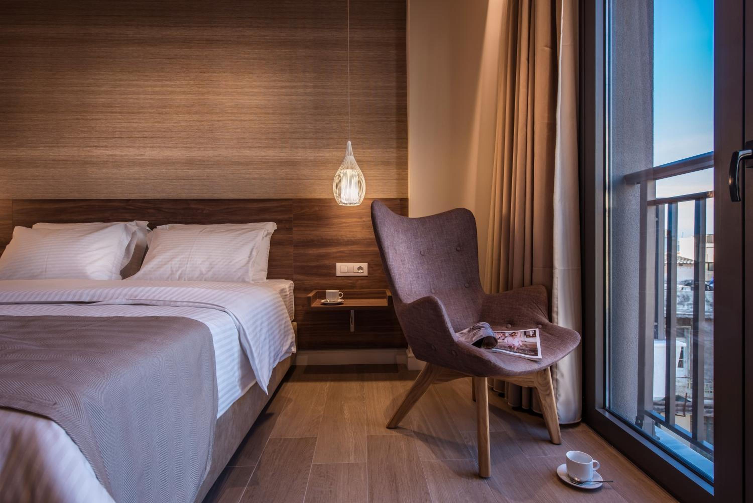 Standard Room with City View - Photo 5